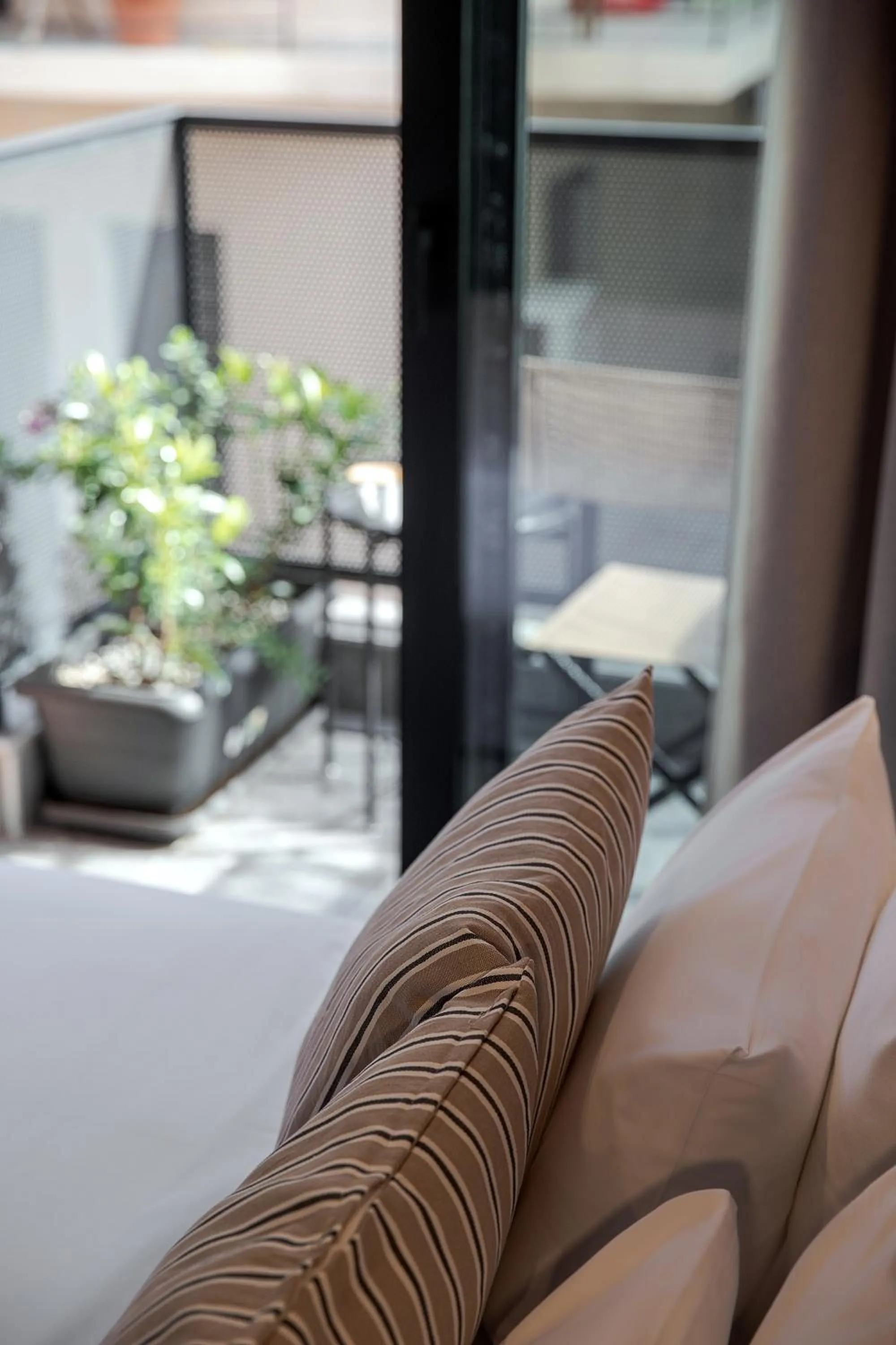 Balcony/Terrace in Bonnie Athens by Nin&Bau