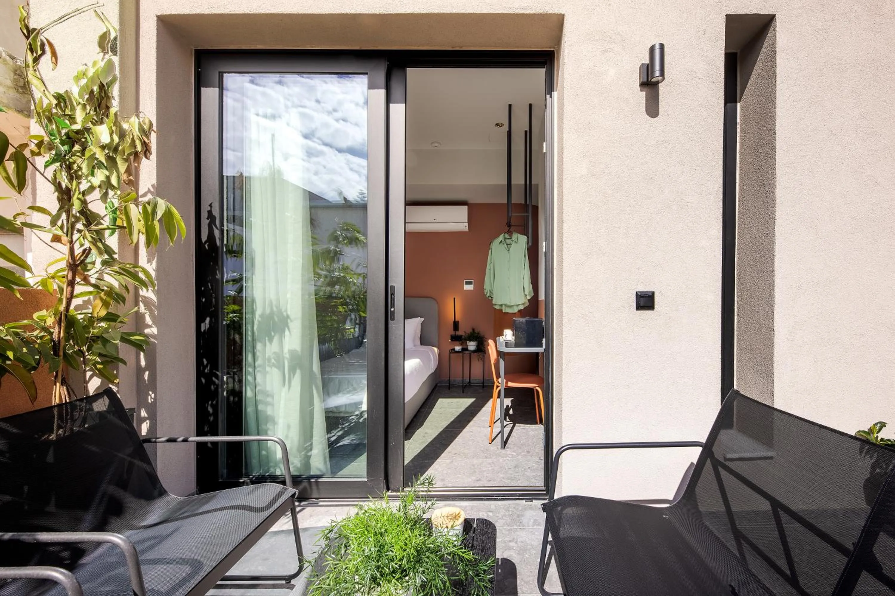 Balcony/Terrace in Bonnie Athens by Nin&Bau