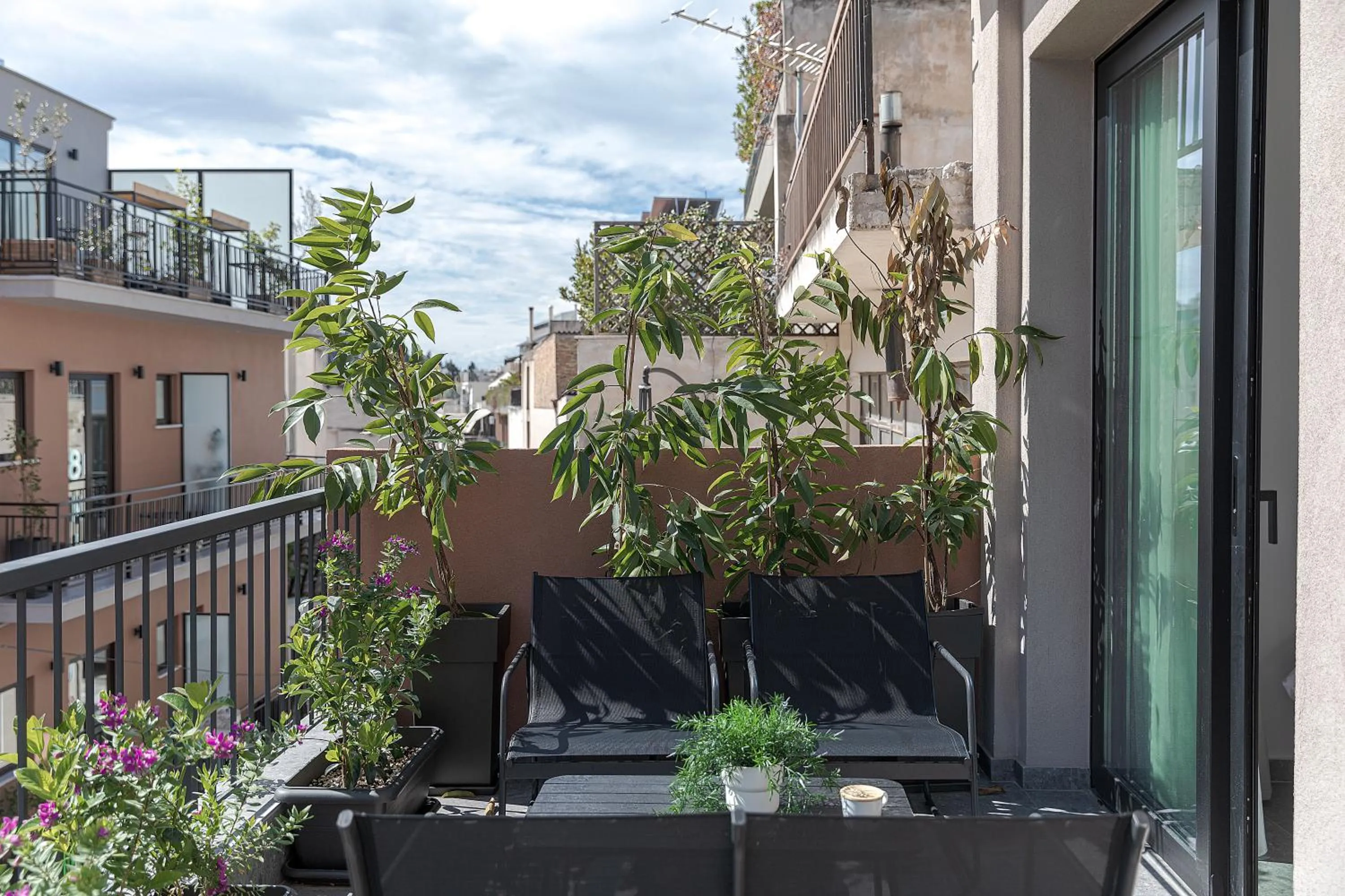 Patio in Bonnie Athens by Nin&Bau