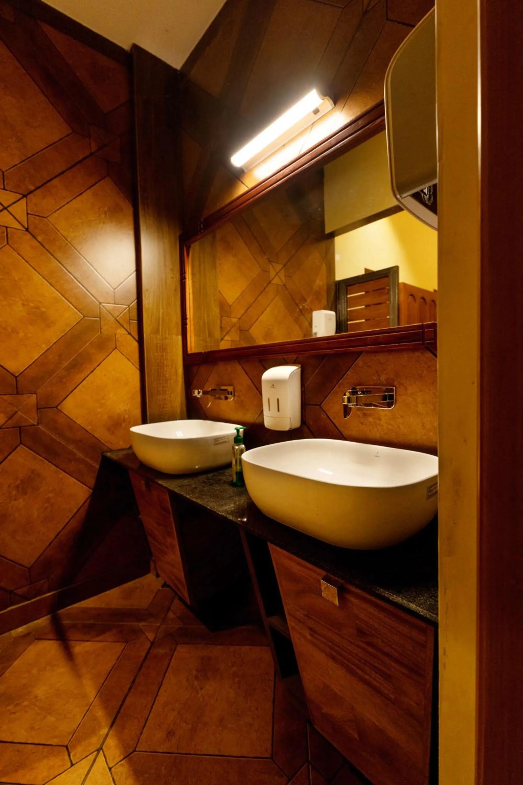 Bathroom in Casa Bella, Thekkady
