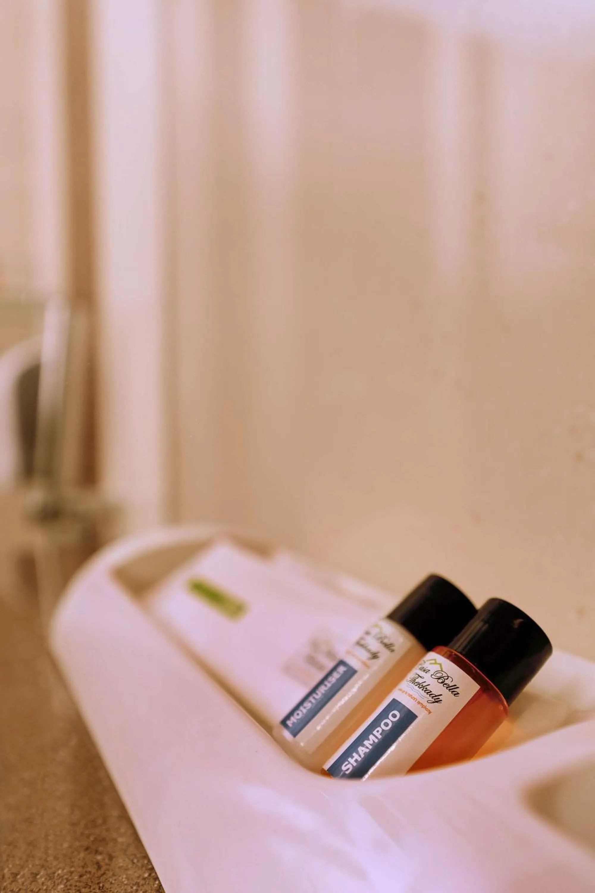 Bathroom, Bed in Casa Bella, Thekkady