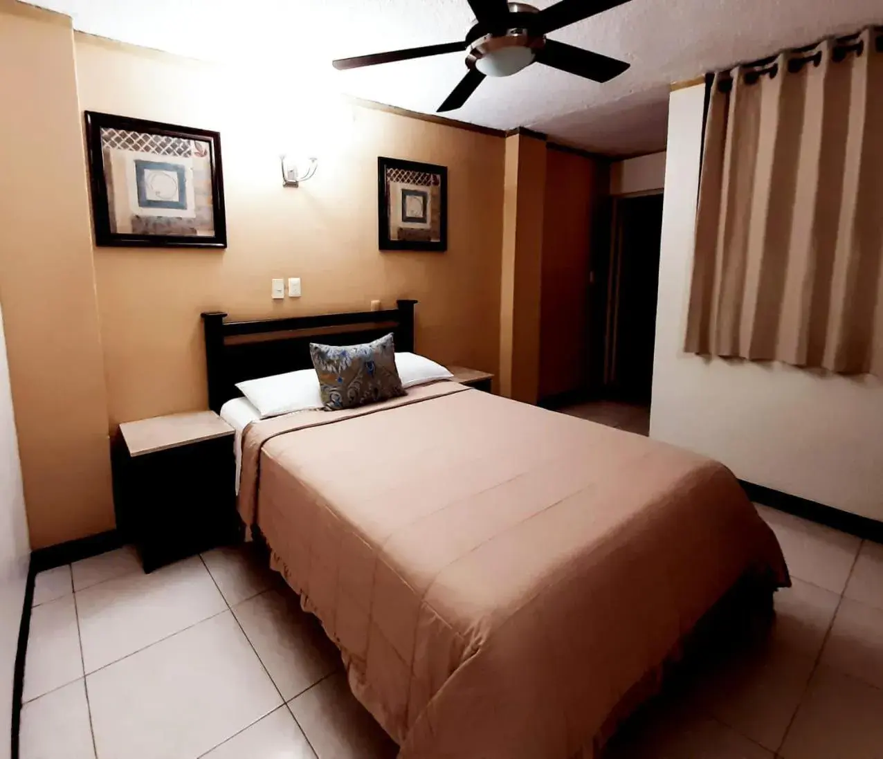 Double Room - single occupancy in Hotel Catedral Double Room - single occupancy in Hotel Catedral