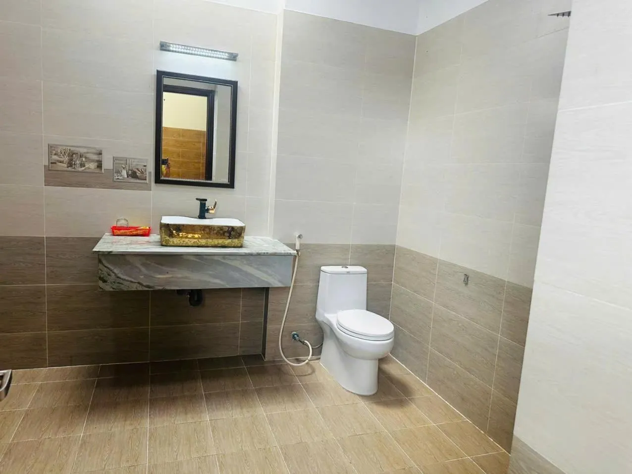 Bathroom in Dũng India Hotel