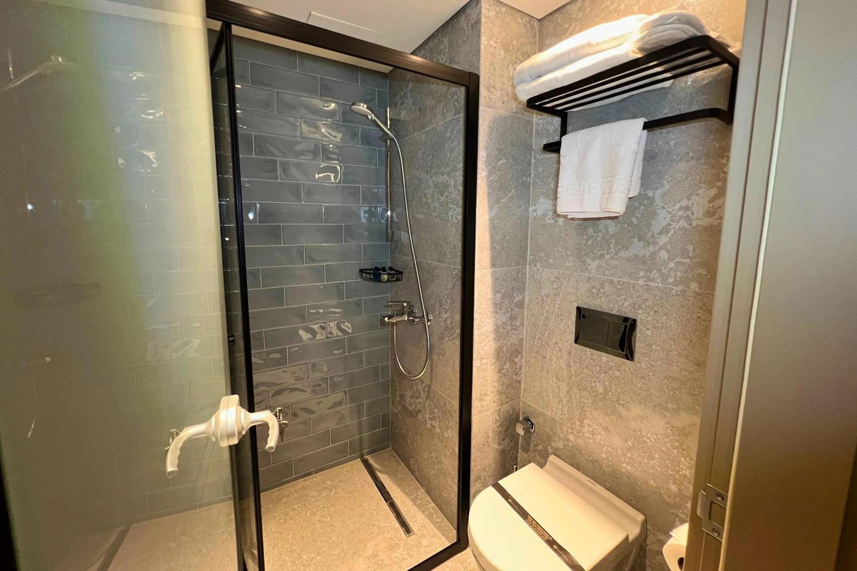 Shower in Woxx Hotel