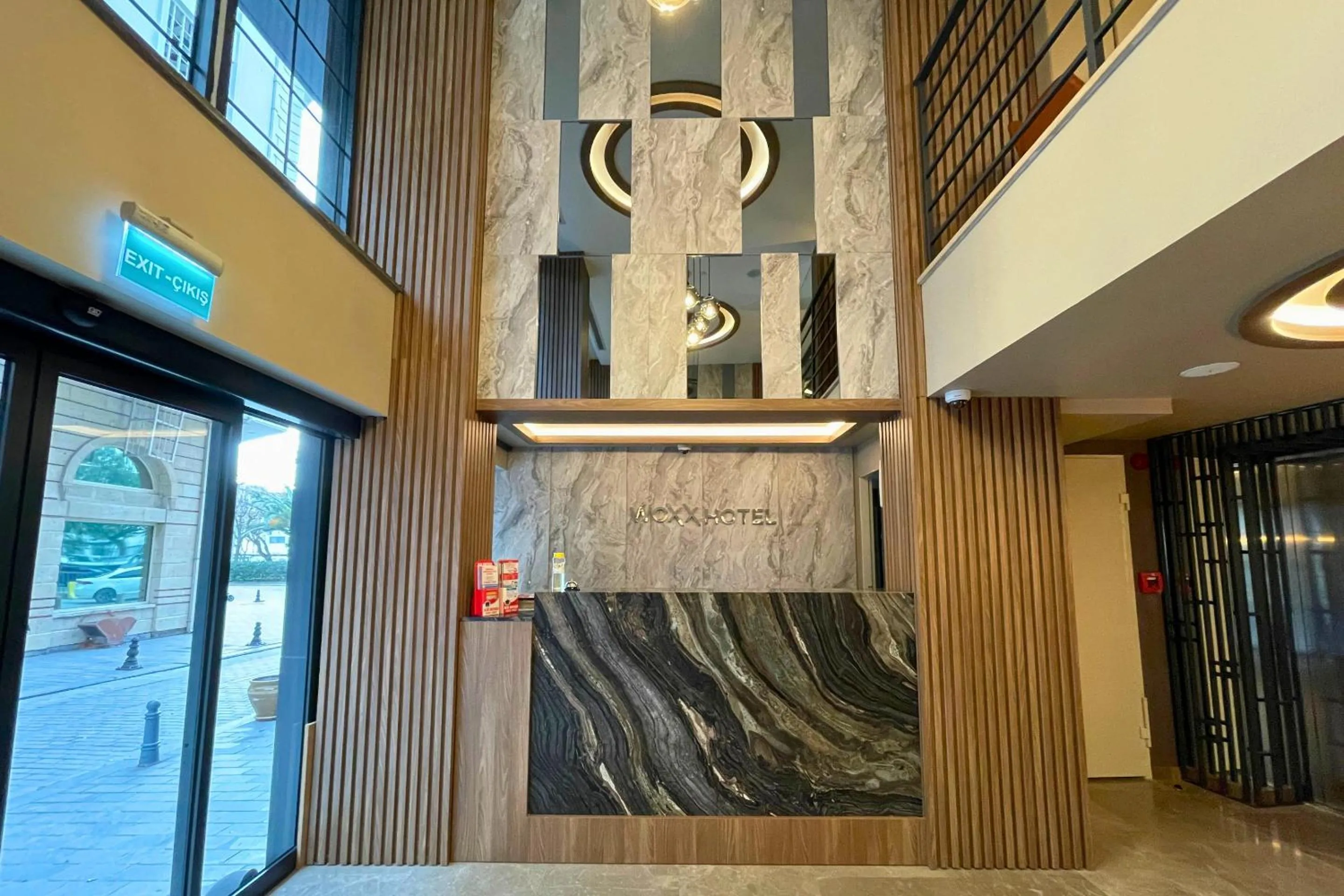 Lobby or reception in Woxx Hotel