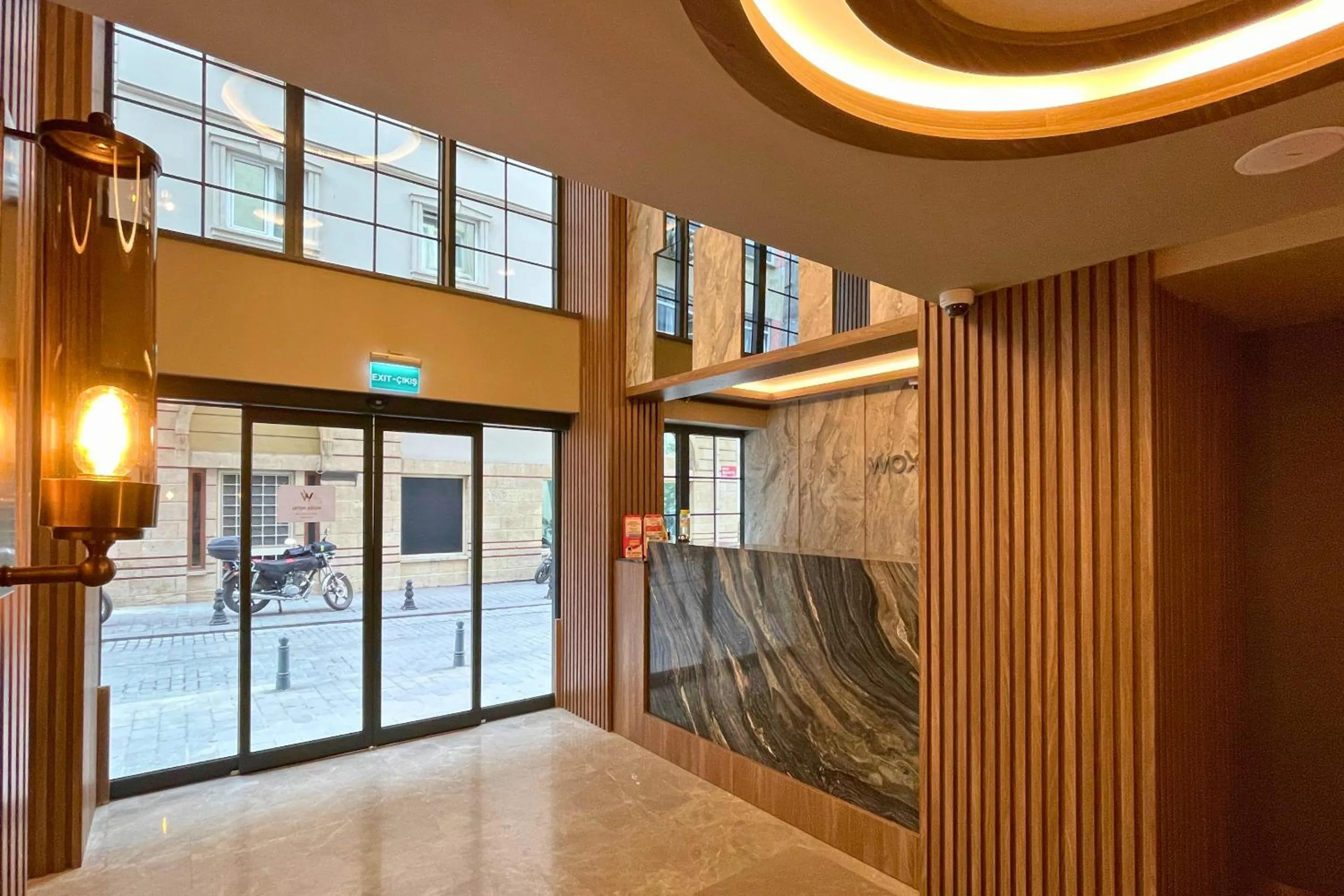 Facade/entrance in Woxx Hotel