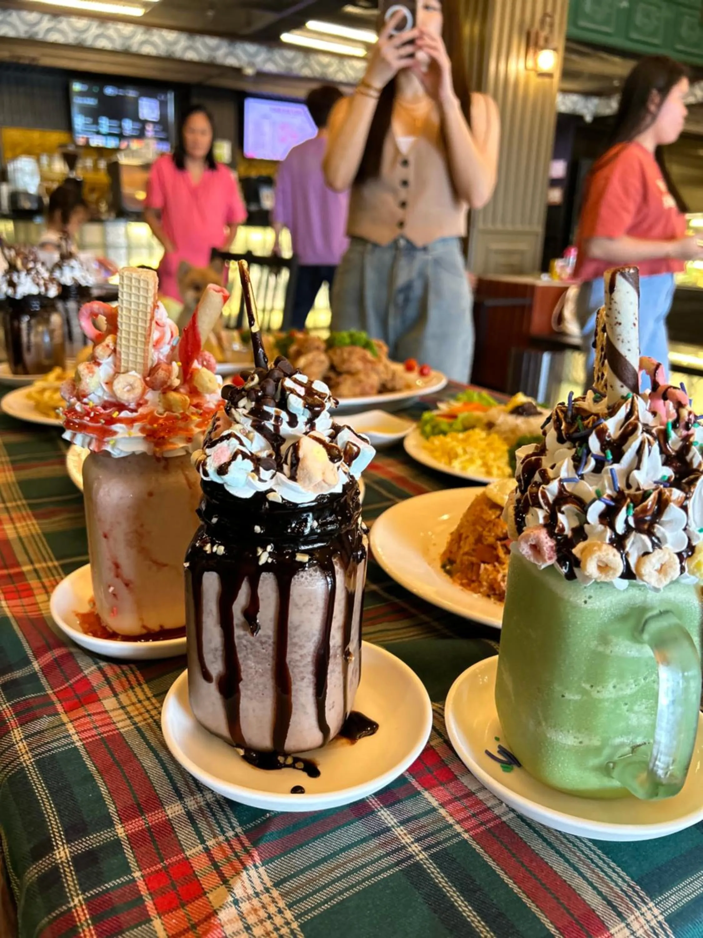 Food and drinks in Clark CU Hotel