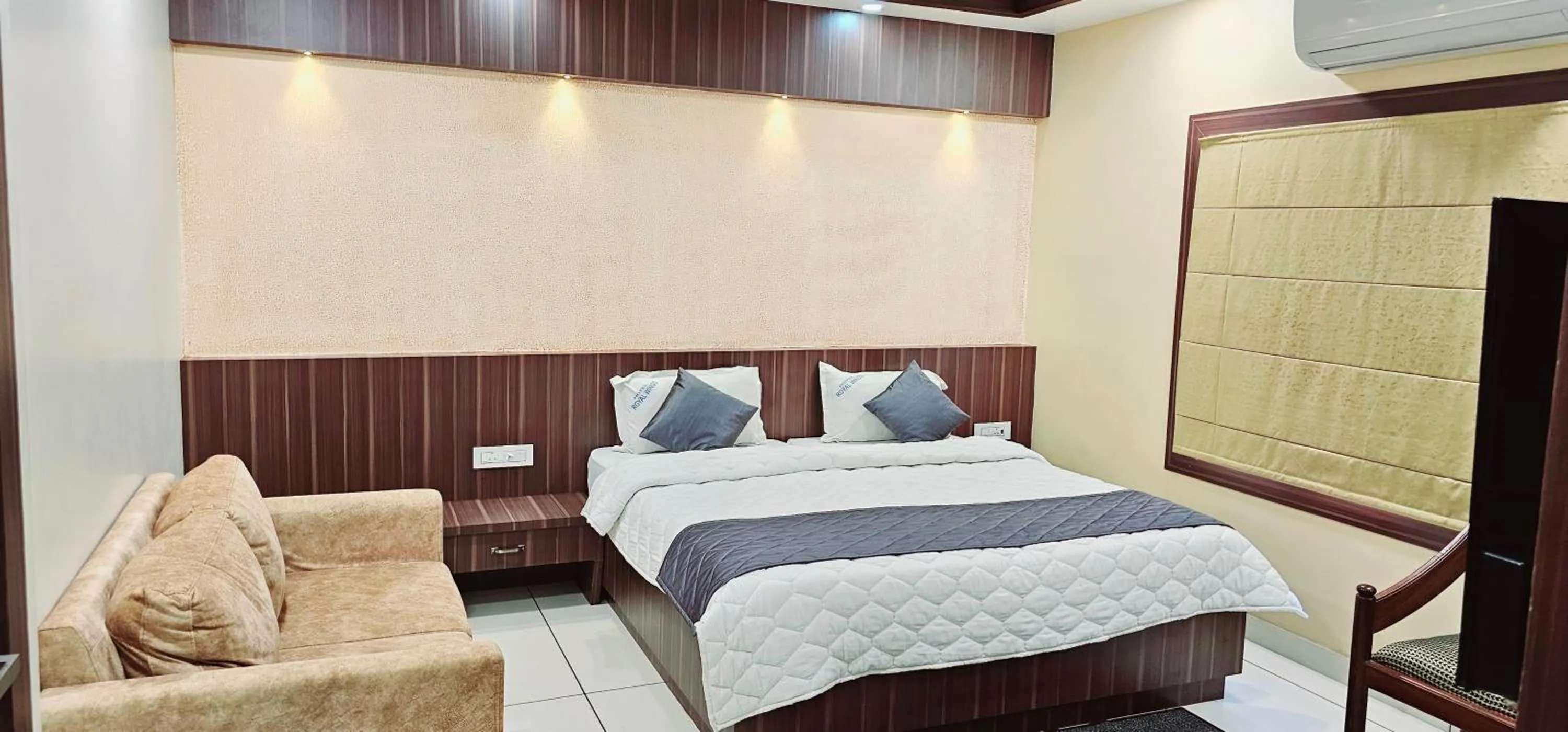 Bed in Hotel Royal Wings