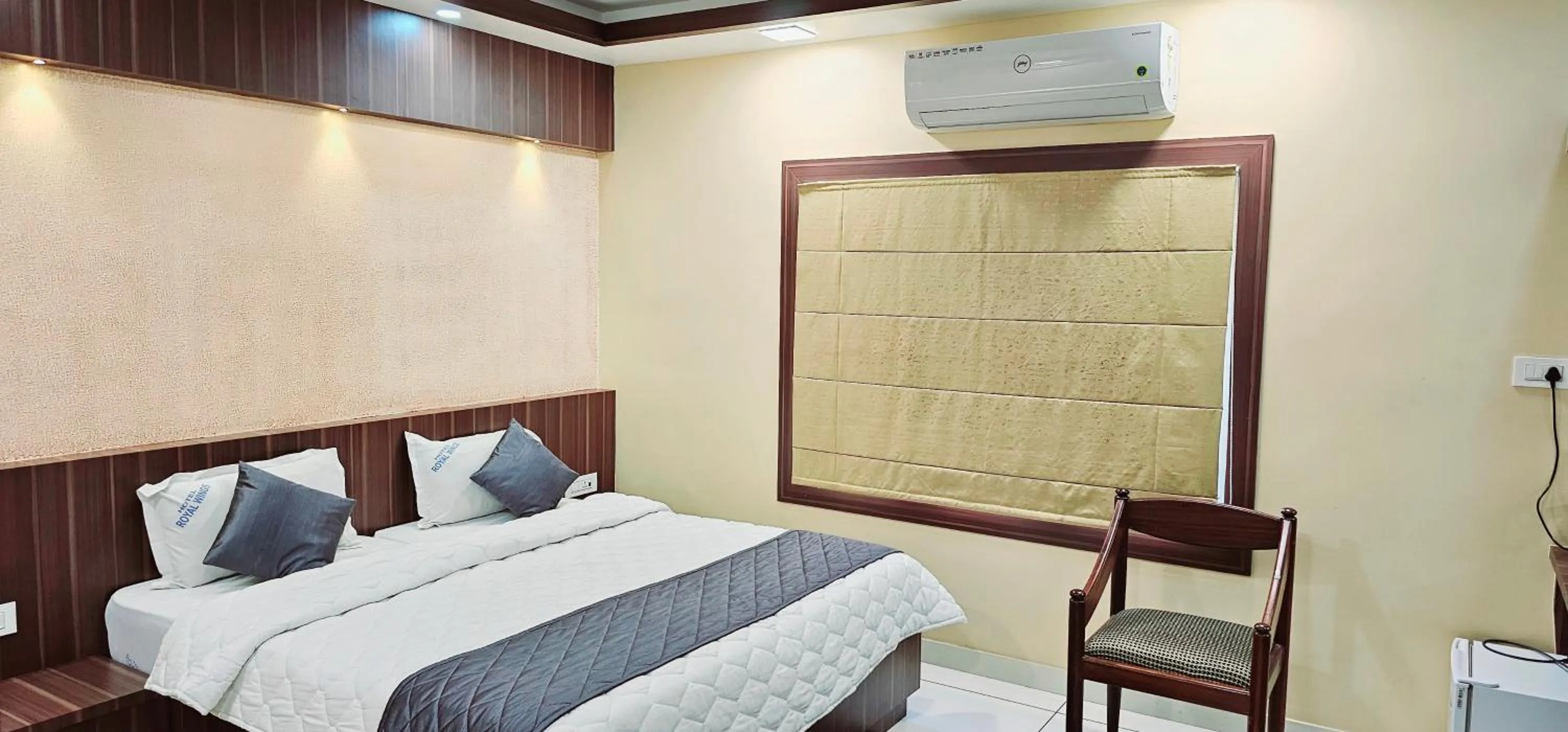 Bed in Hotel Royal Wings