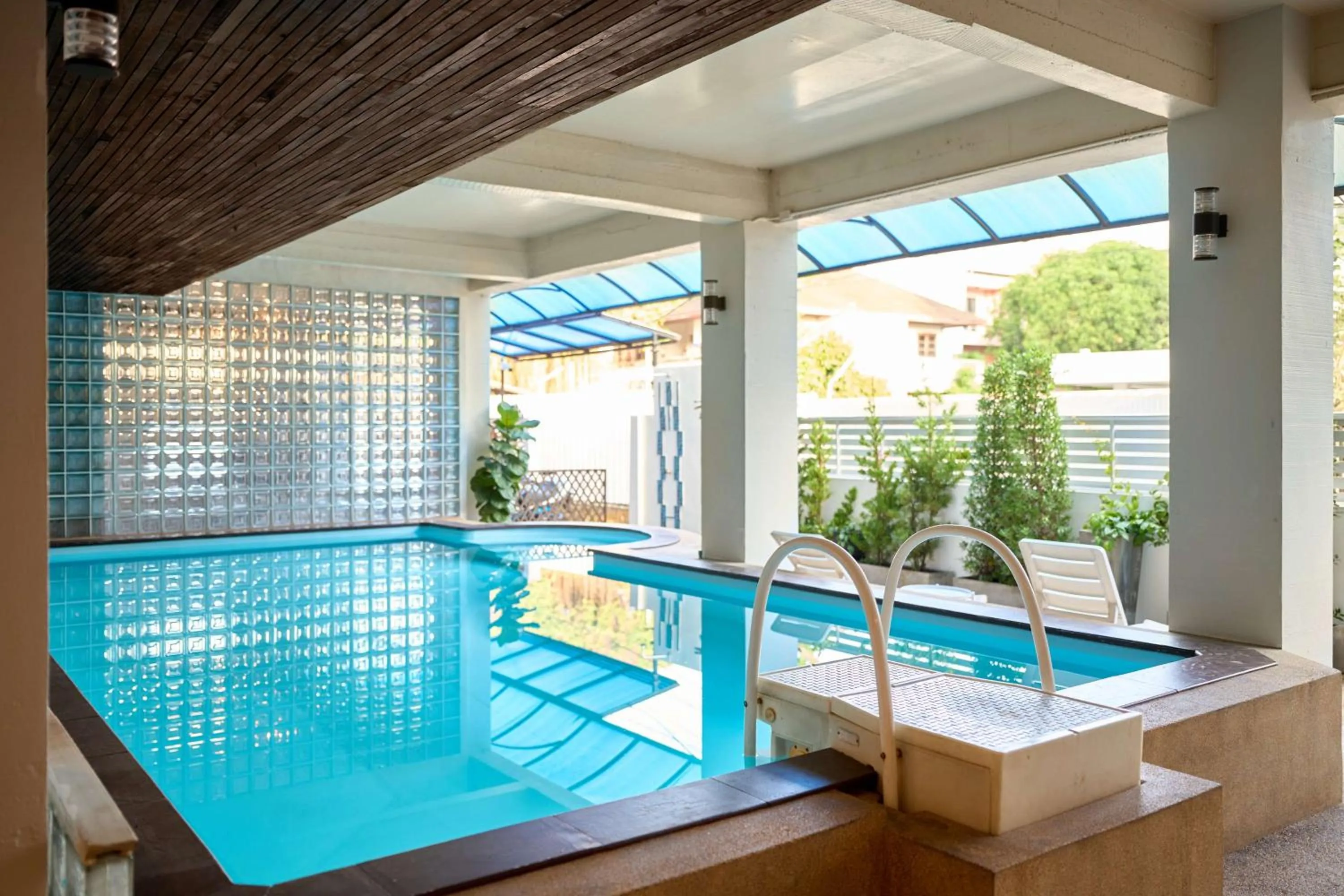 Swimming pool in Thapae60 Mini Hotel