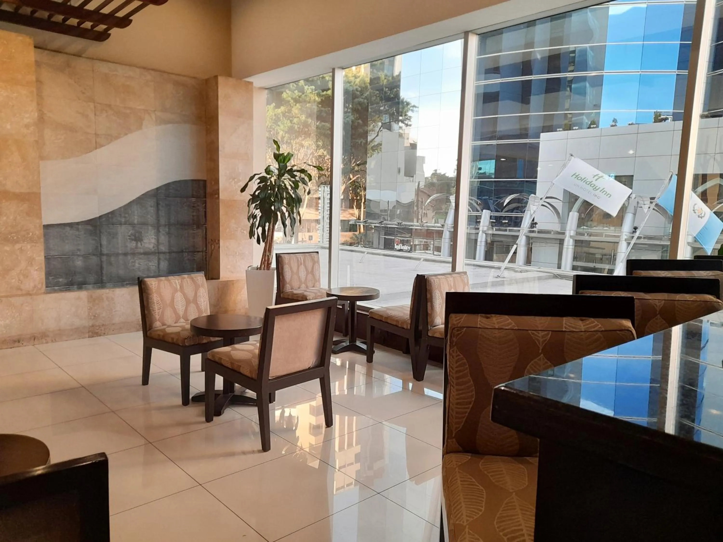 Lounge or bar in Holiday Inn Guatemala by IHG