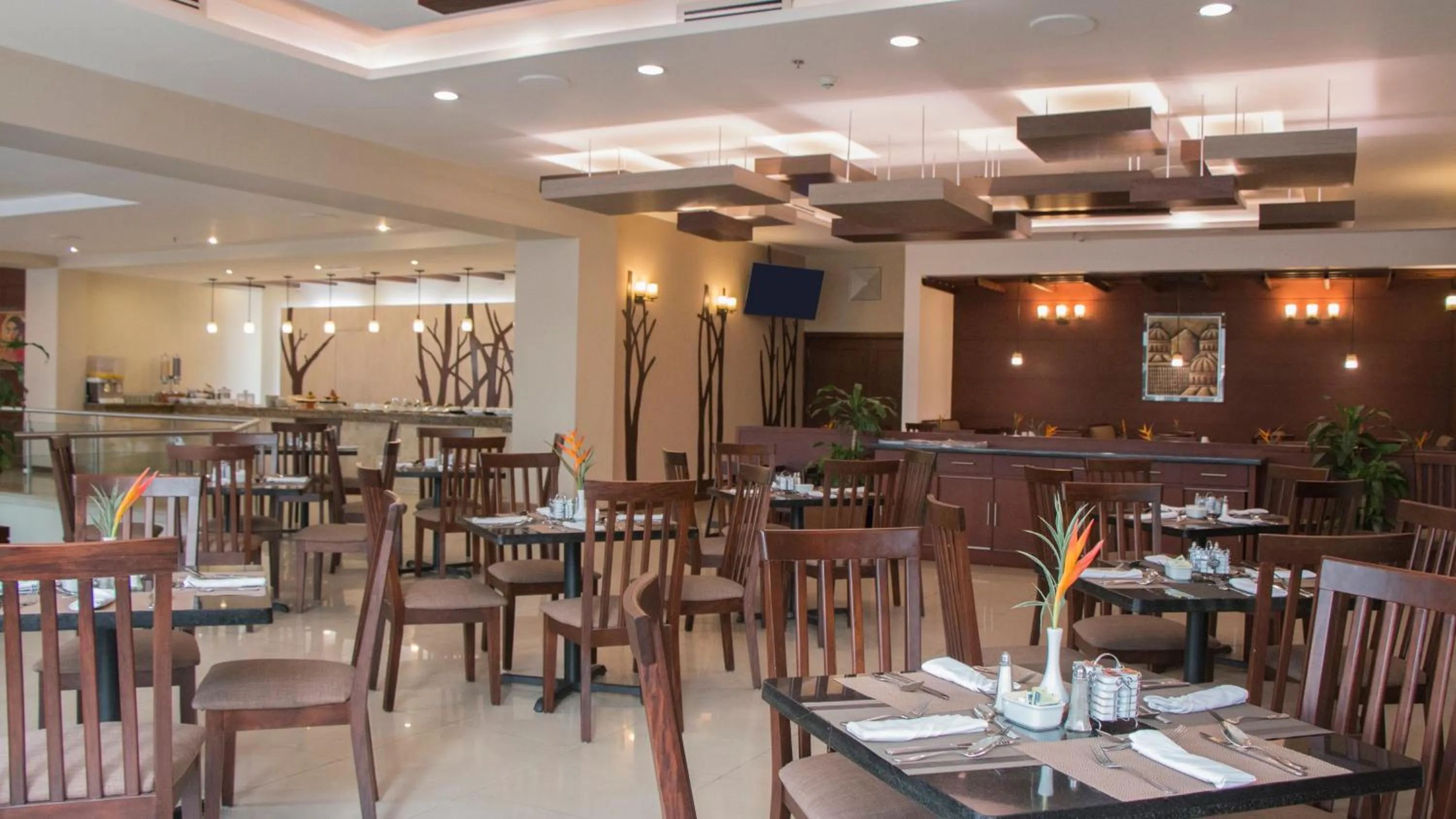 Restaurant/places to eat in Holiday Inn Guatemala by IHG