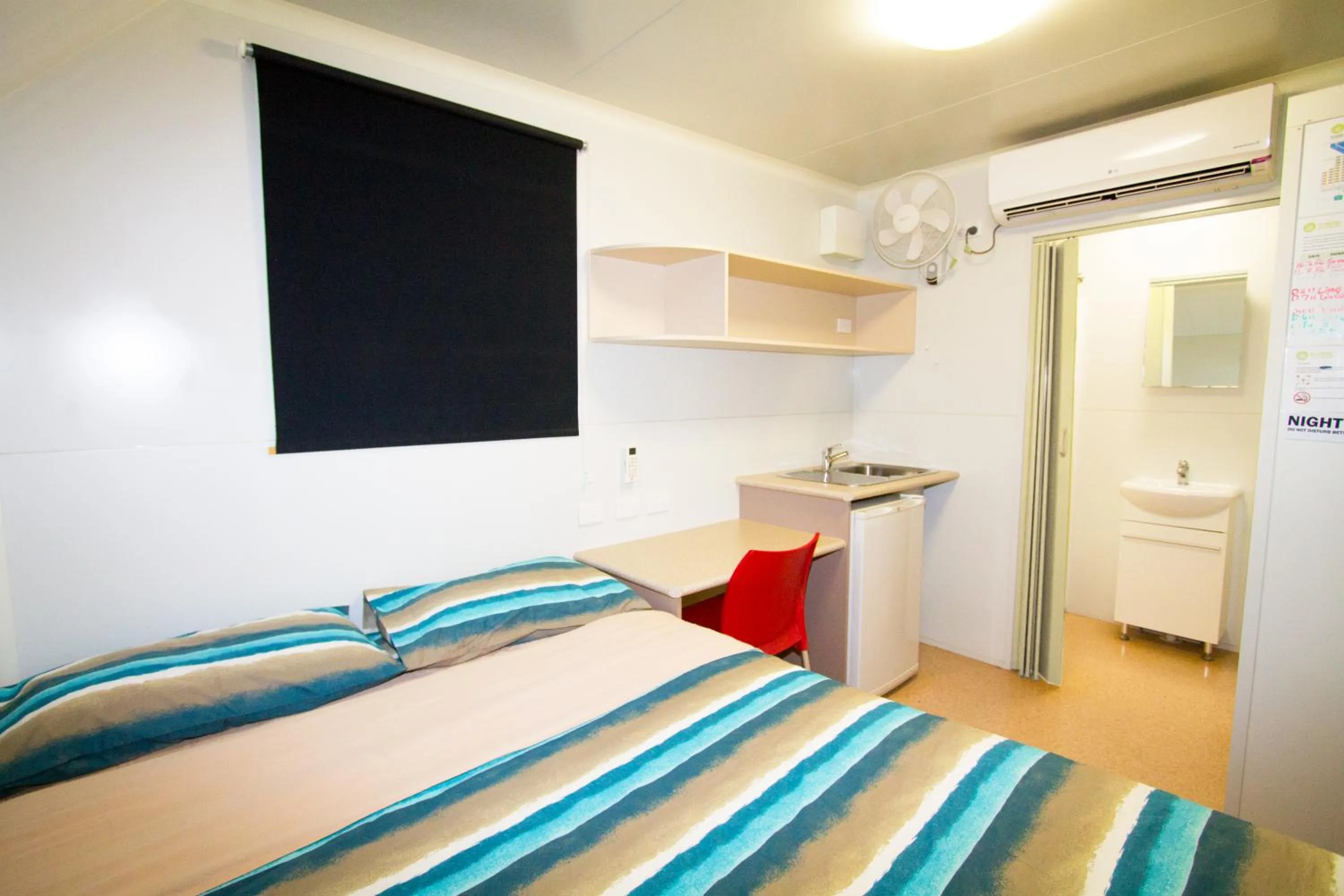 Photo of the whole room, Bed in Meekatharra Accommodation Centre