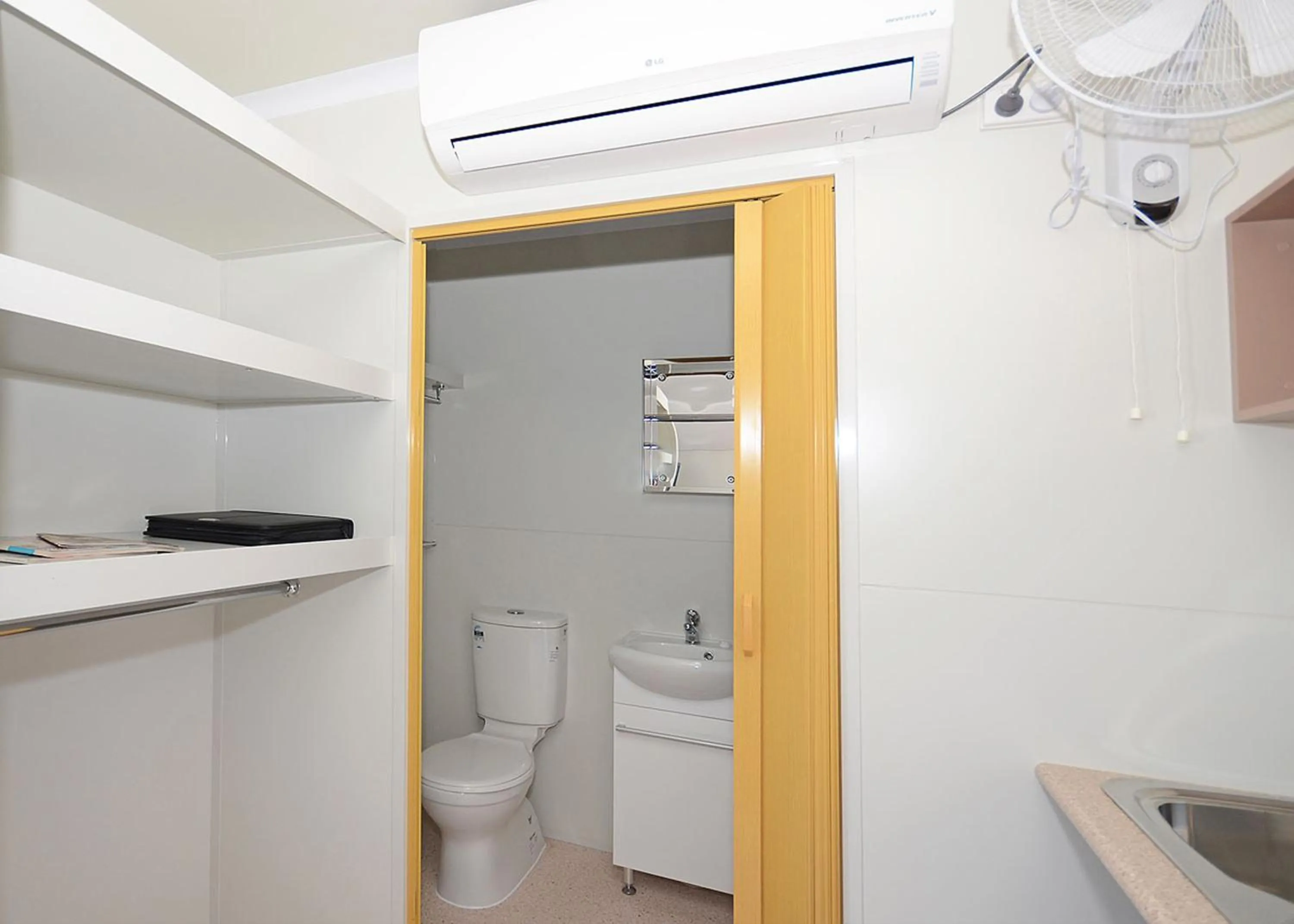 Bathroom in Meekatharra Accommodation Centre