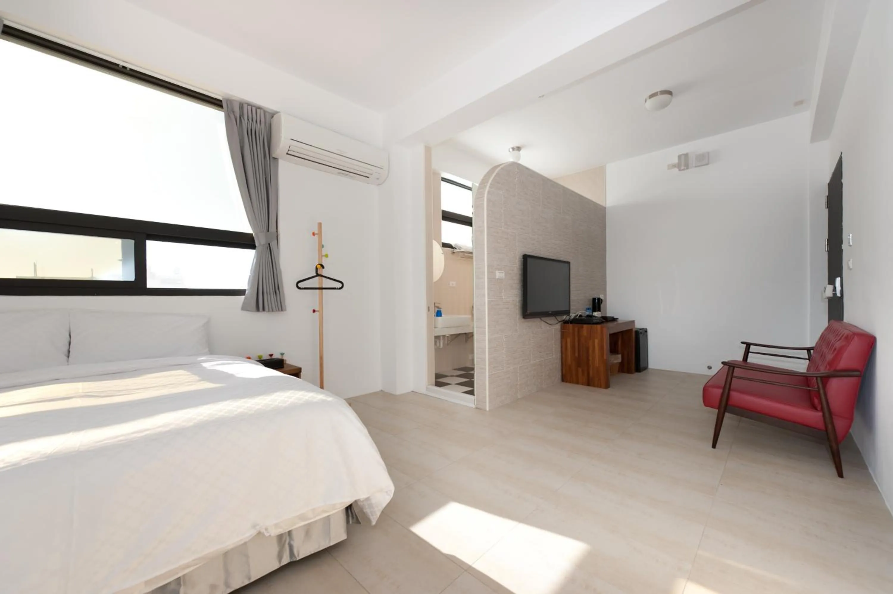 Photo of the whole room, Bed in Discovery B&B