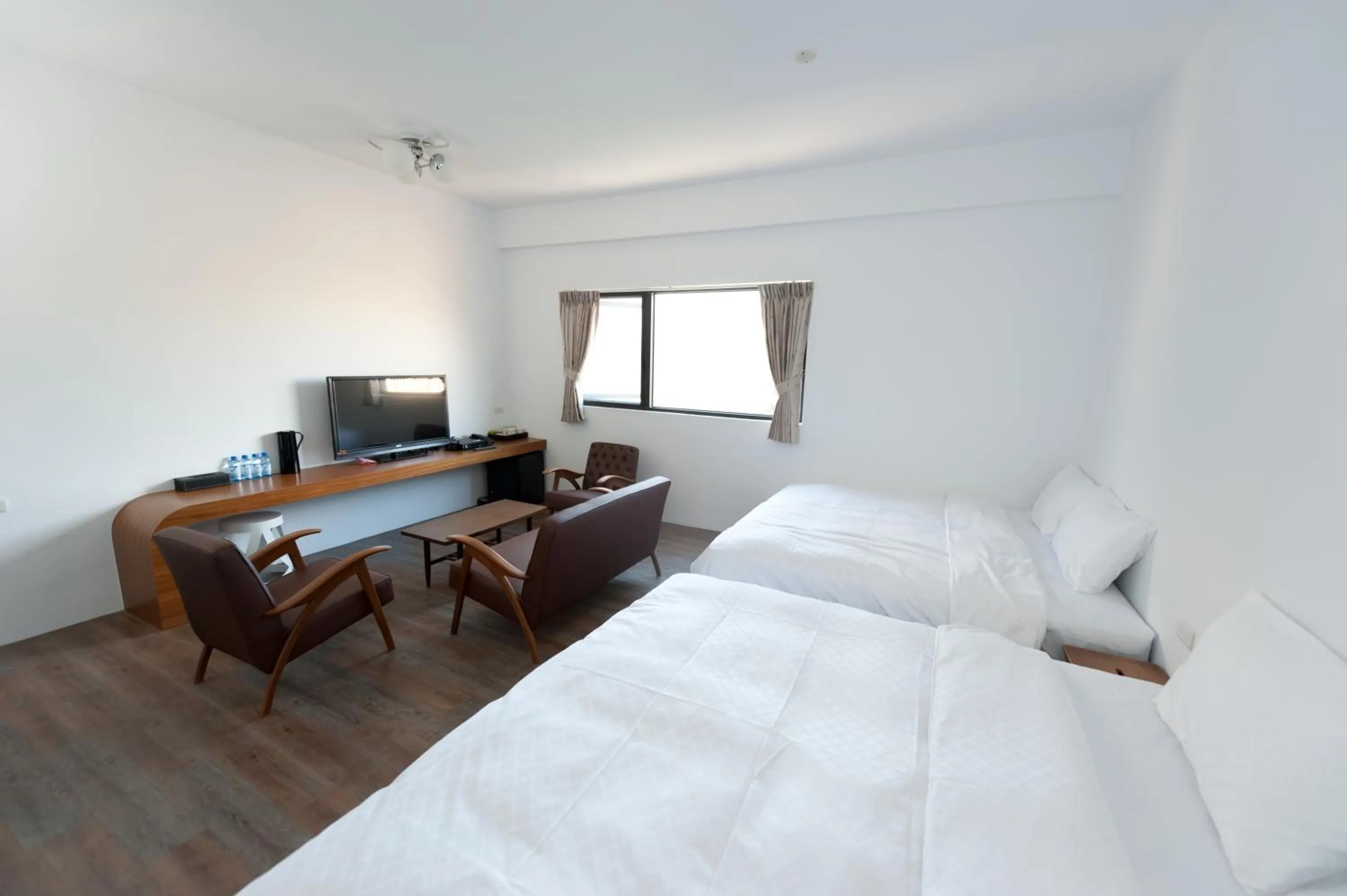 Photo of the whole room, Bed in Discovery B&B