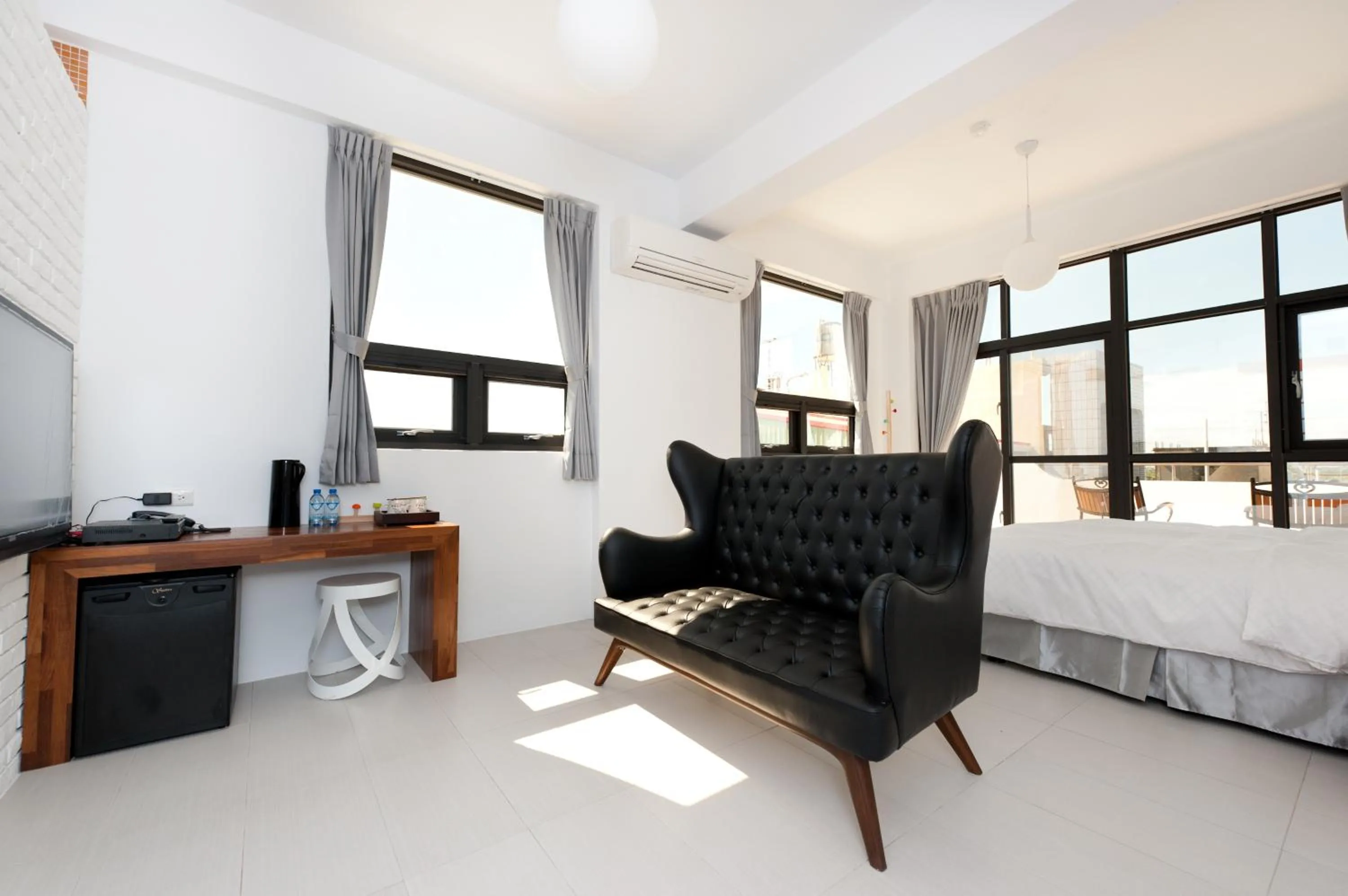 Photo of the whole room, Bed in Discovery B&B