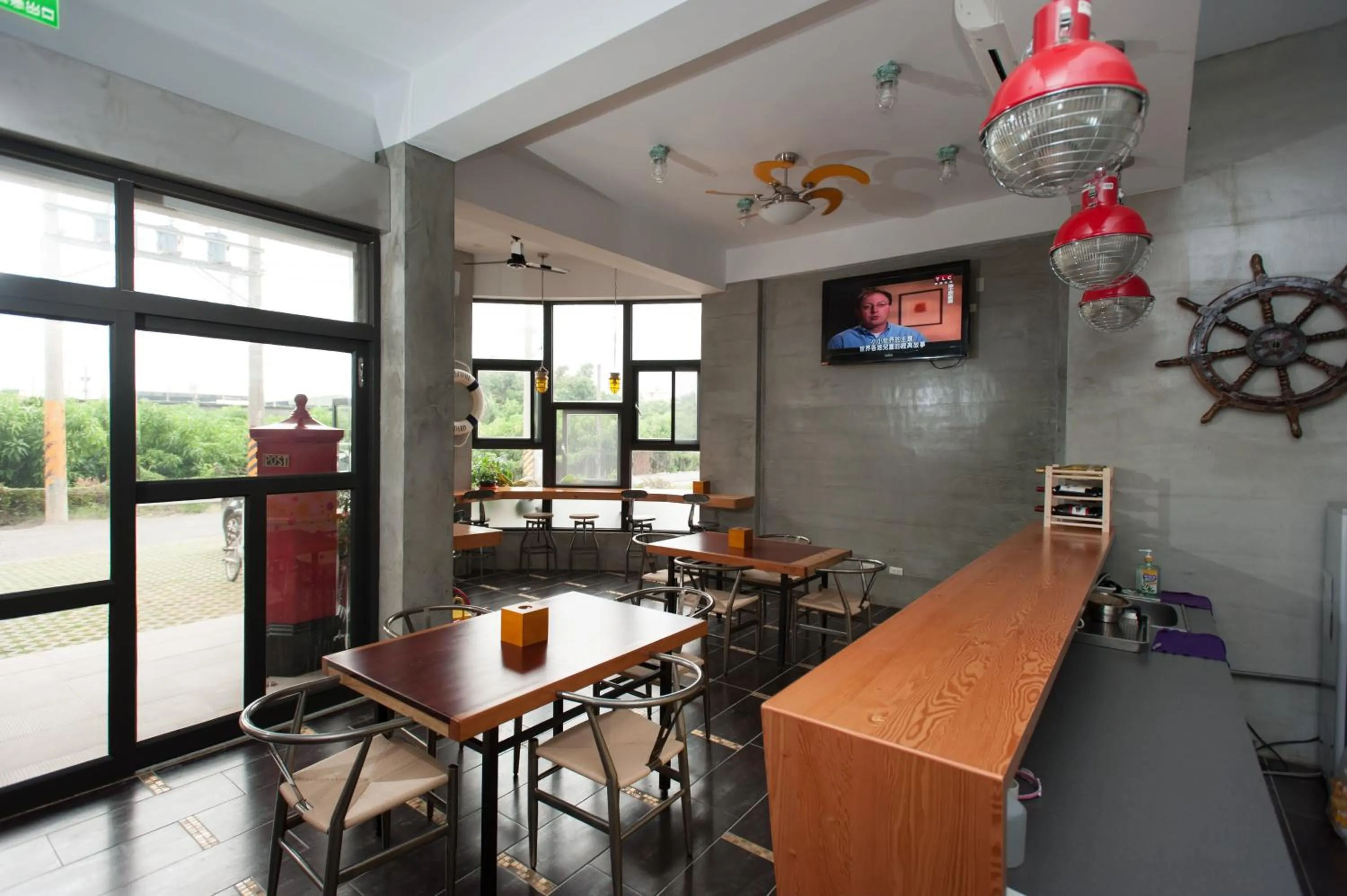 Restaurant/places to eat in Discovery B&B