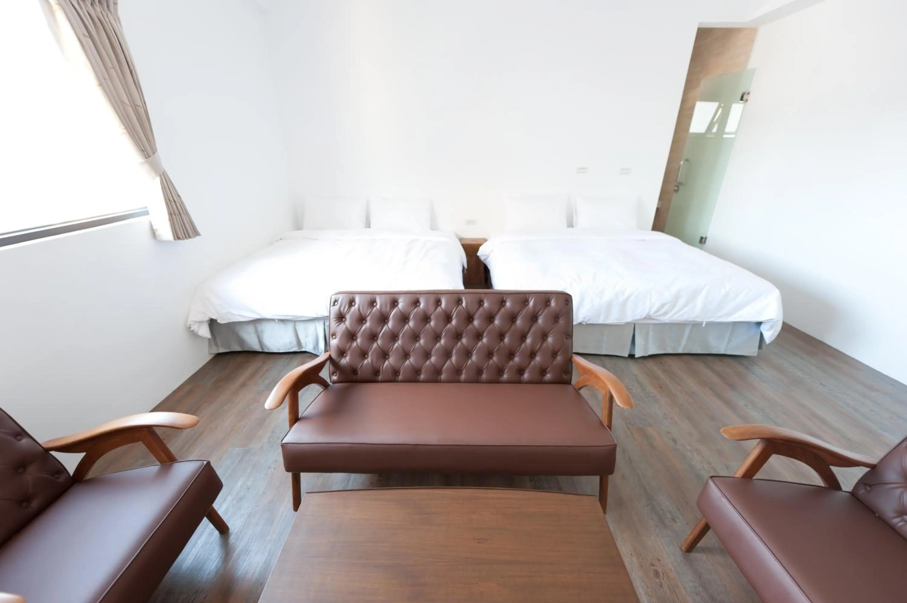 Photo of the whole room, Bed in Discovery B&B