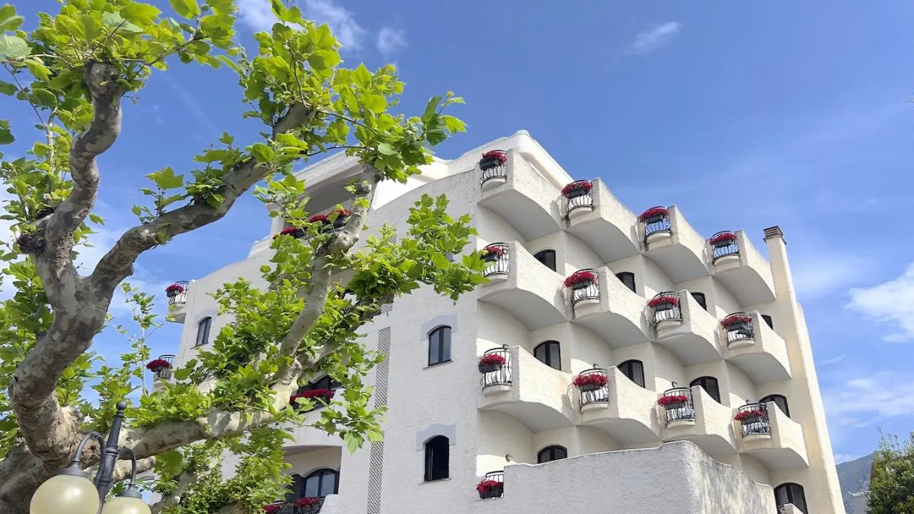 Property building in BAJAMAR BEACH HOTEL