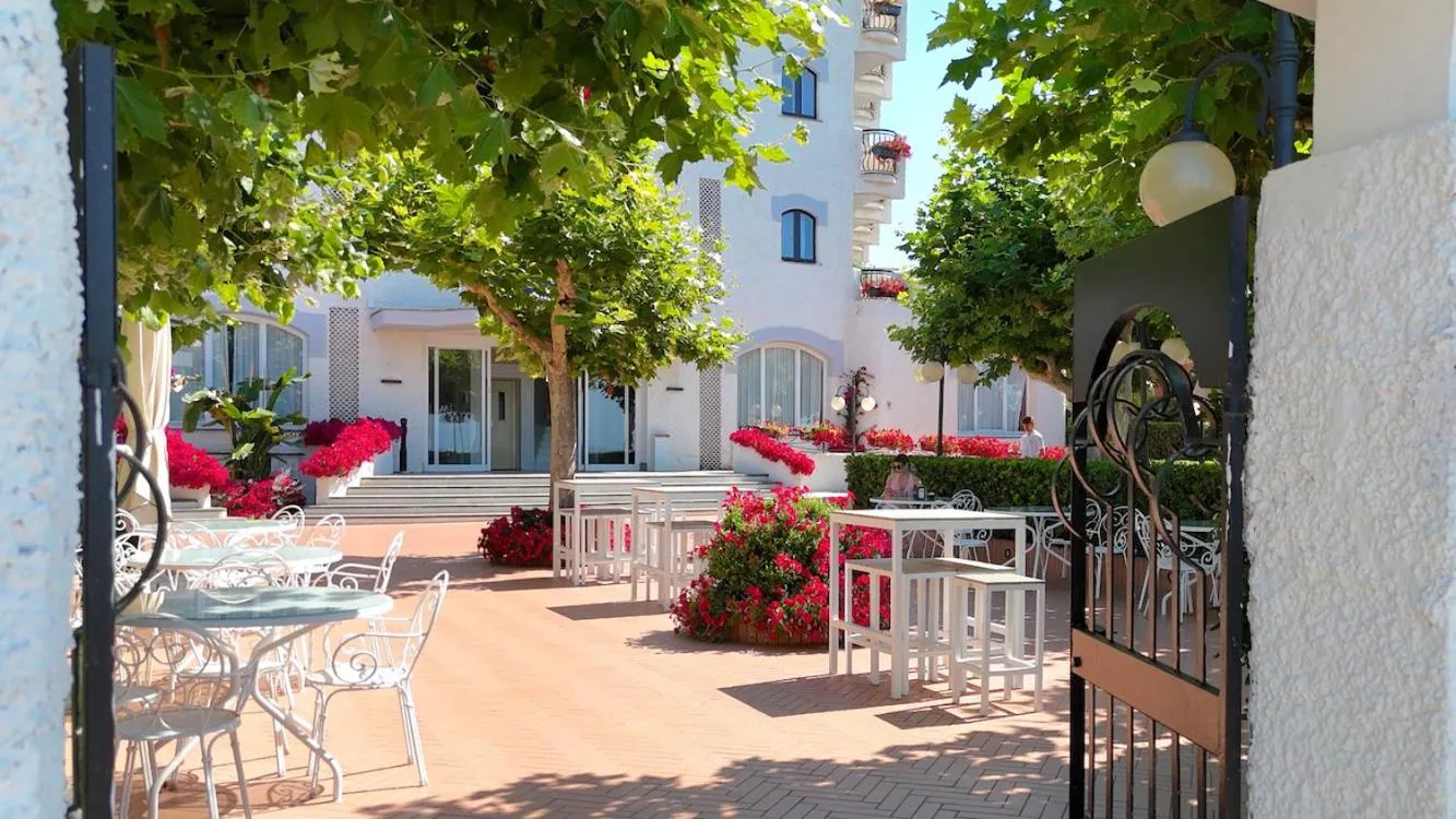 Property building in BAJAMAR BEACH HOTEL