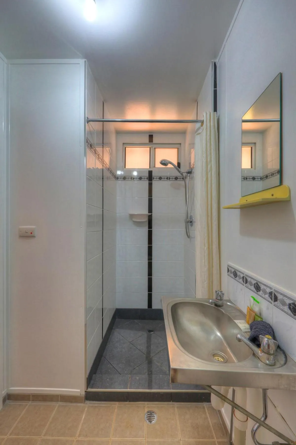 Bathroom in Halls Creek Motel