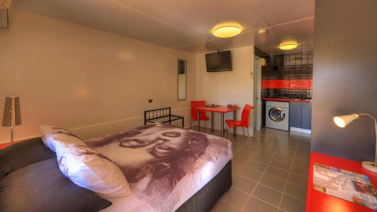 Bedroom, Bed in Halls Creek Motel