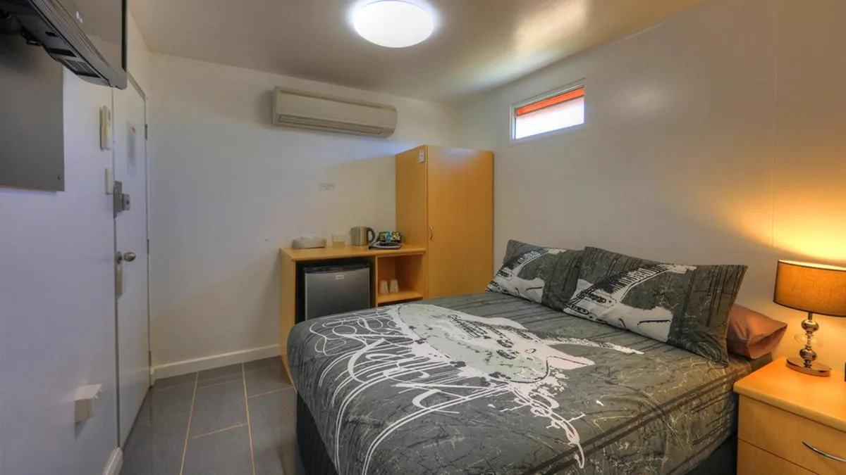 Bedroom, Bed in Halls Creek Motel