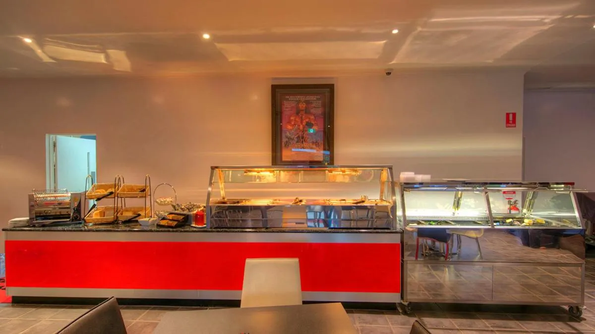 Restaurant/places to eat in Halls Creek Motel