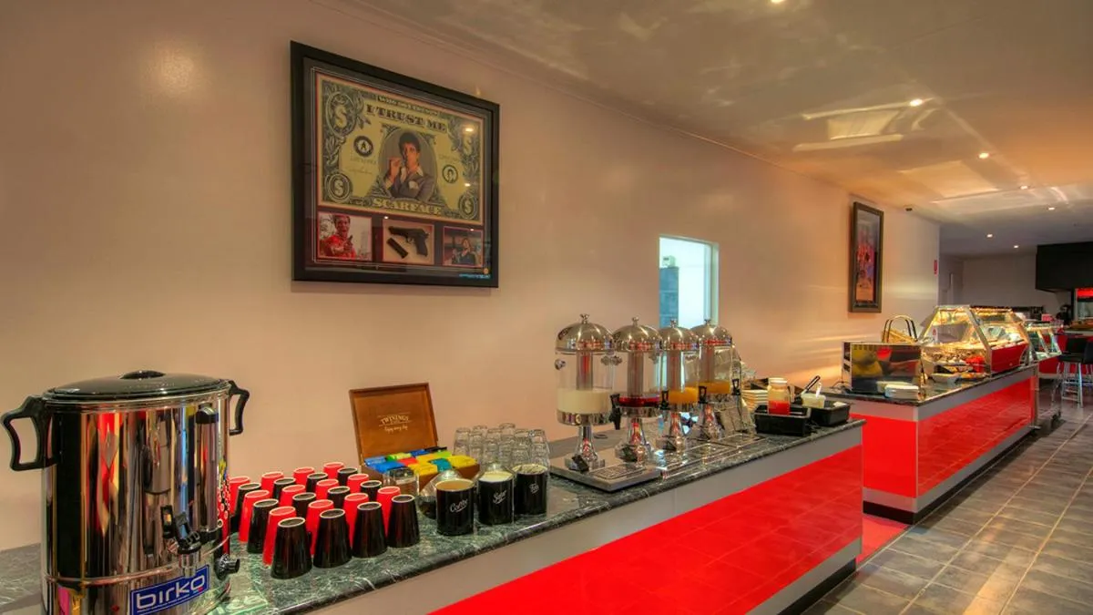 Restaurant/places to eat in Halls Creek Motel