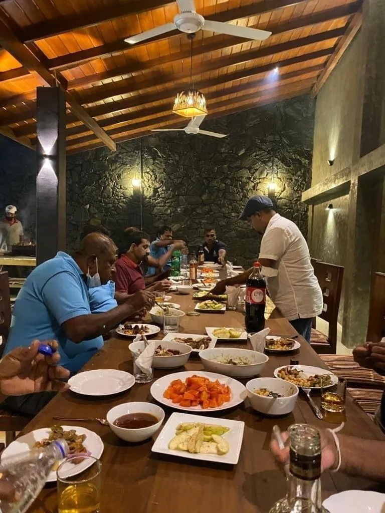 Restaurant/places to eat in Royal Nest