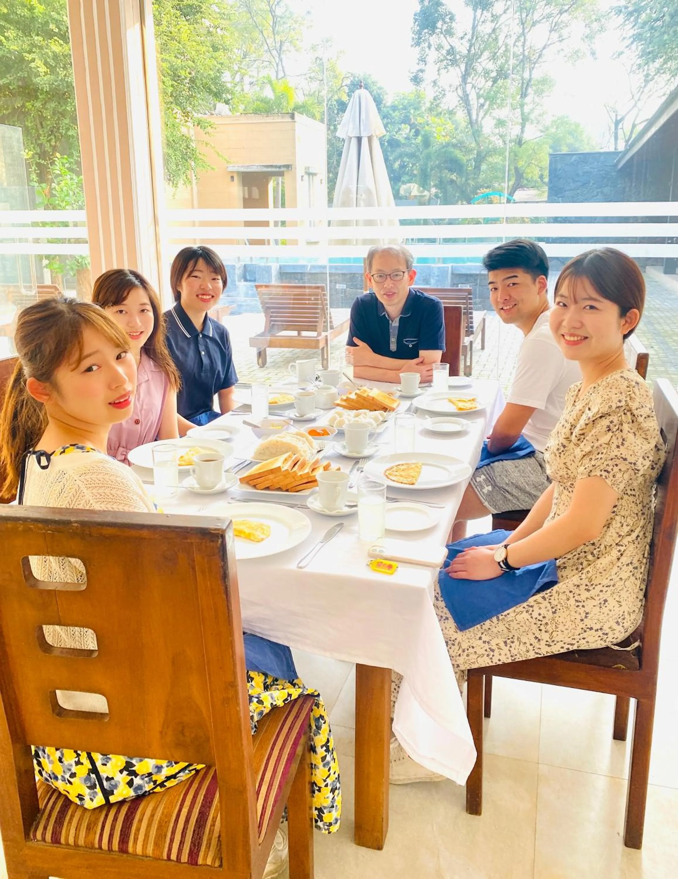 Restaurant/places to eat in Royal Nest