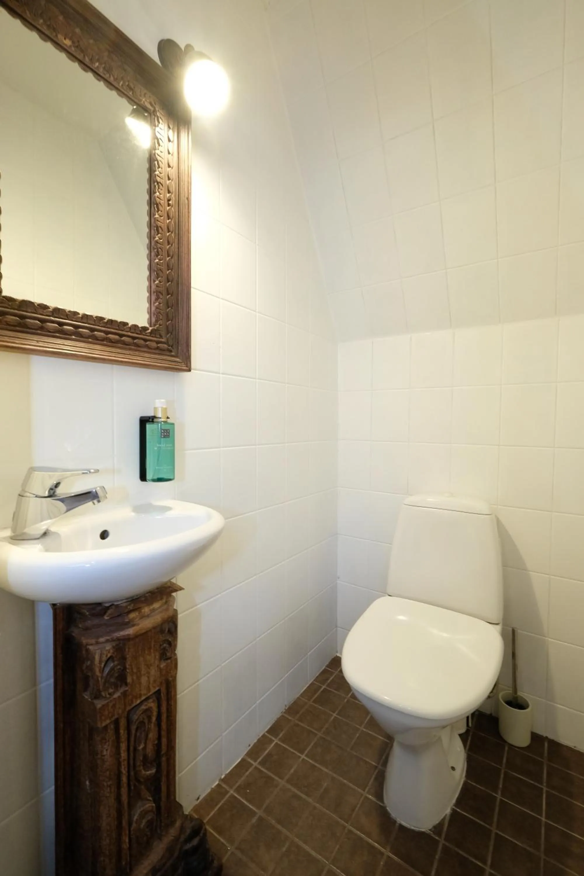 Toilet in Tallinn City Apartments Old Town Toompea