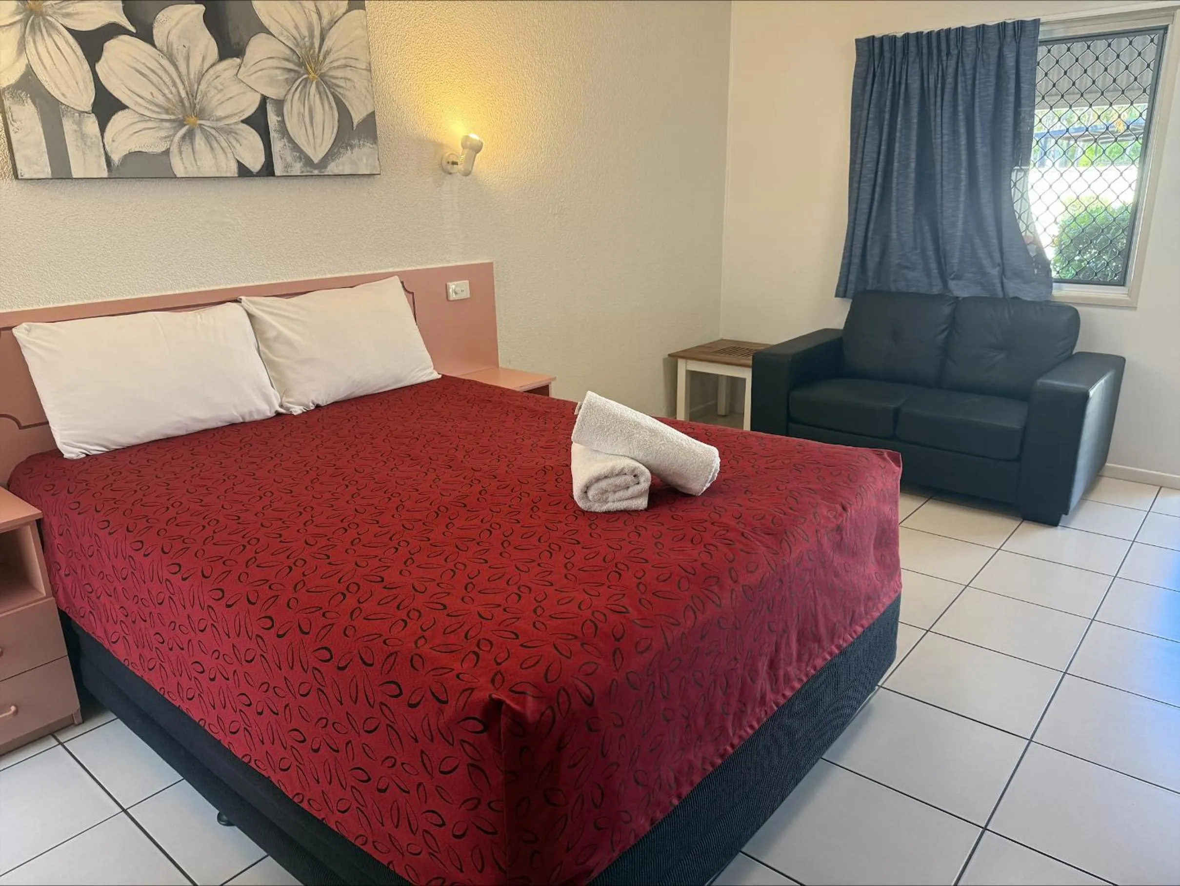 Bedroom, Bed in Emerald Highlands Motel