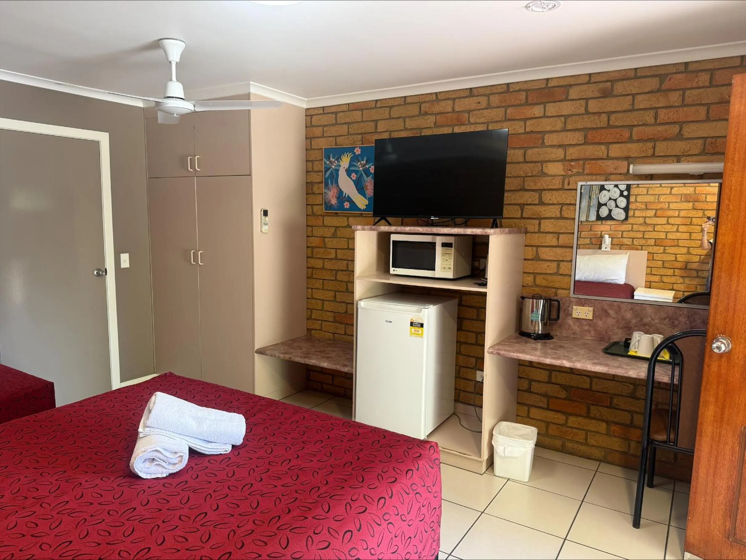 Bed in Emerald Highlands Motel