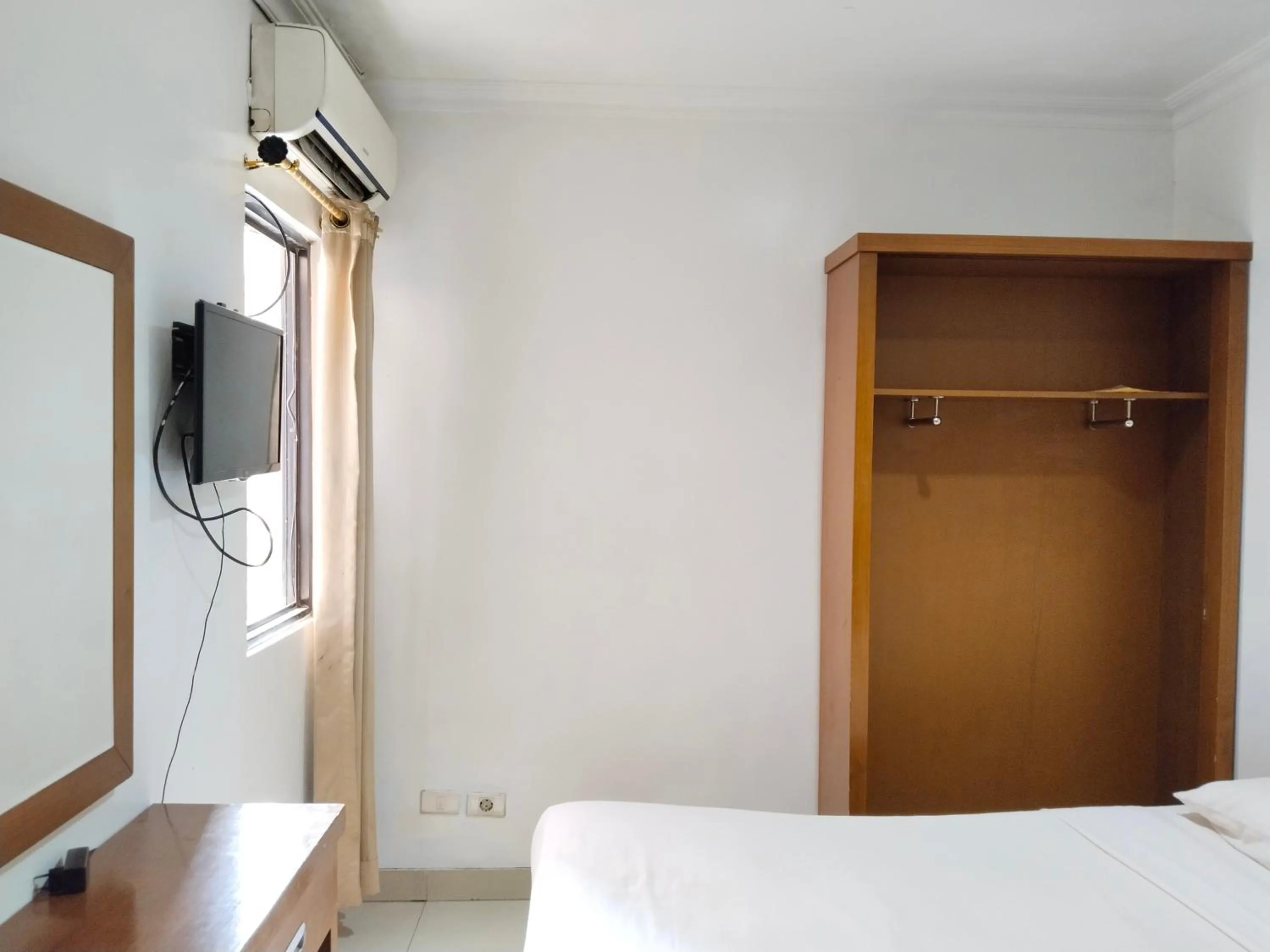 Bed in Metro Hotel Bekasi powered by Cocotel