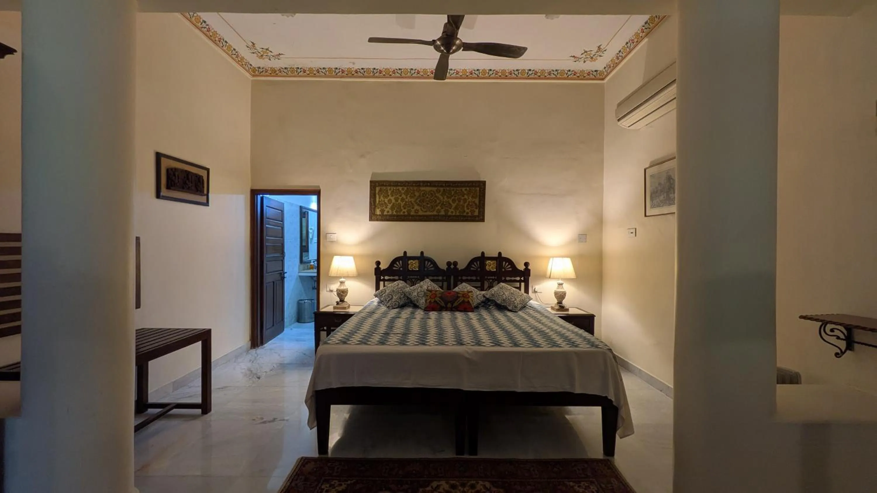 Bed in Hotel Meghniwas