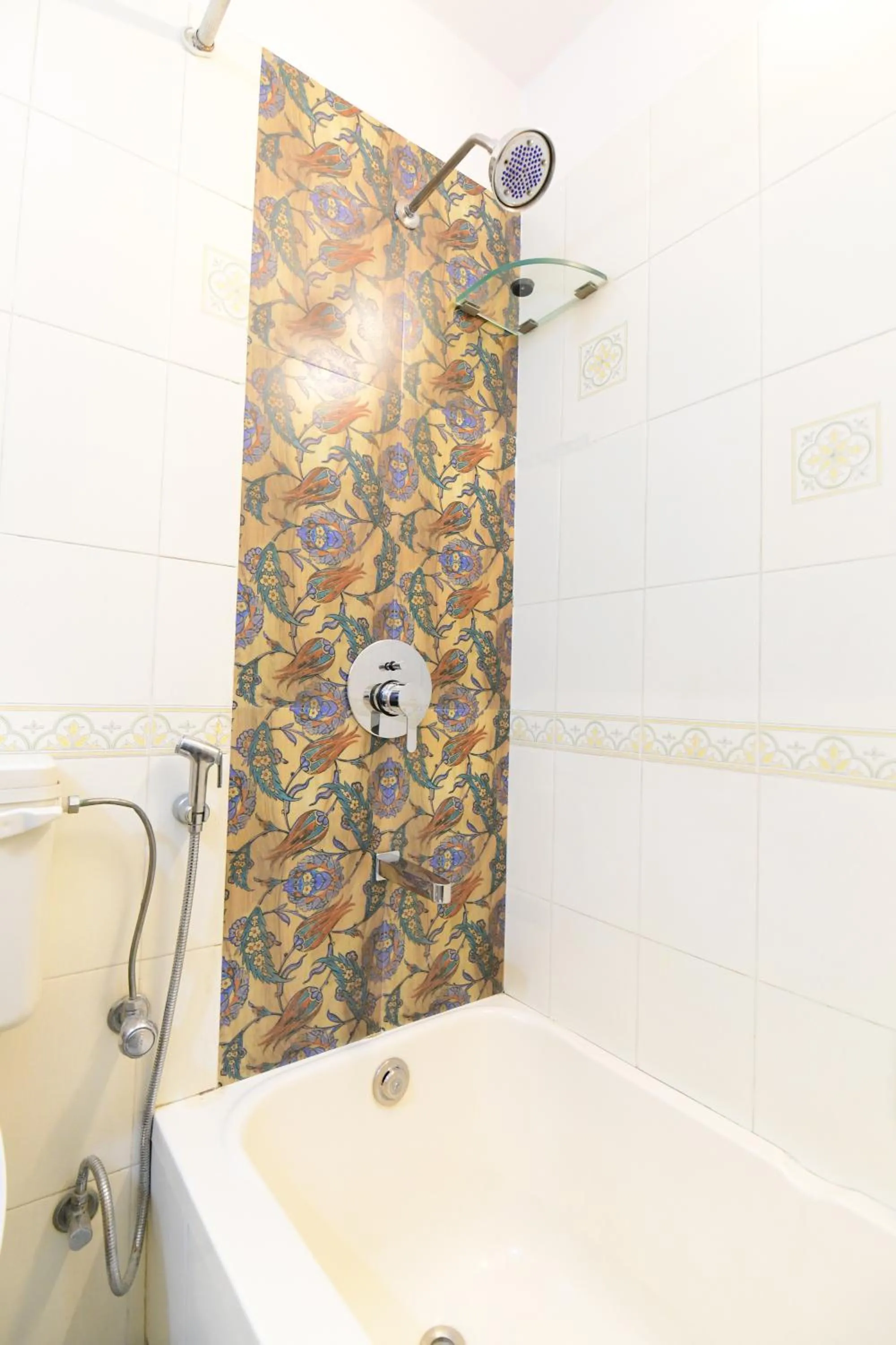 Bathroom in Hotel Meghniwas