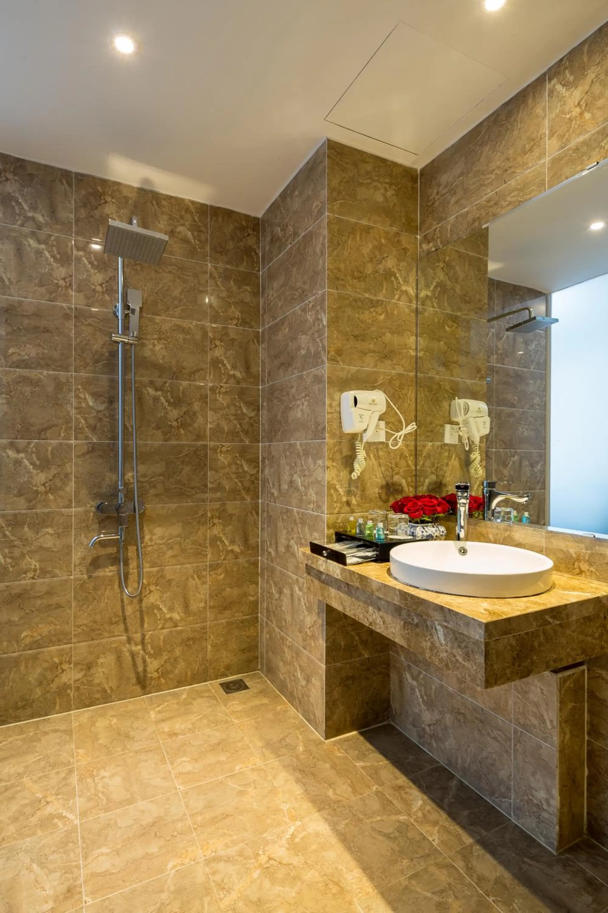 Shower in TGT BEACH HOTEL