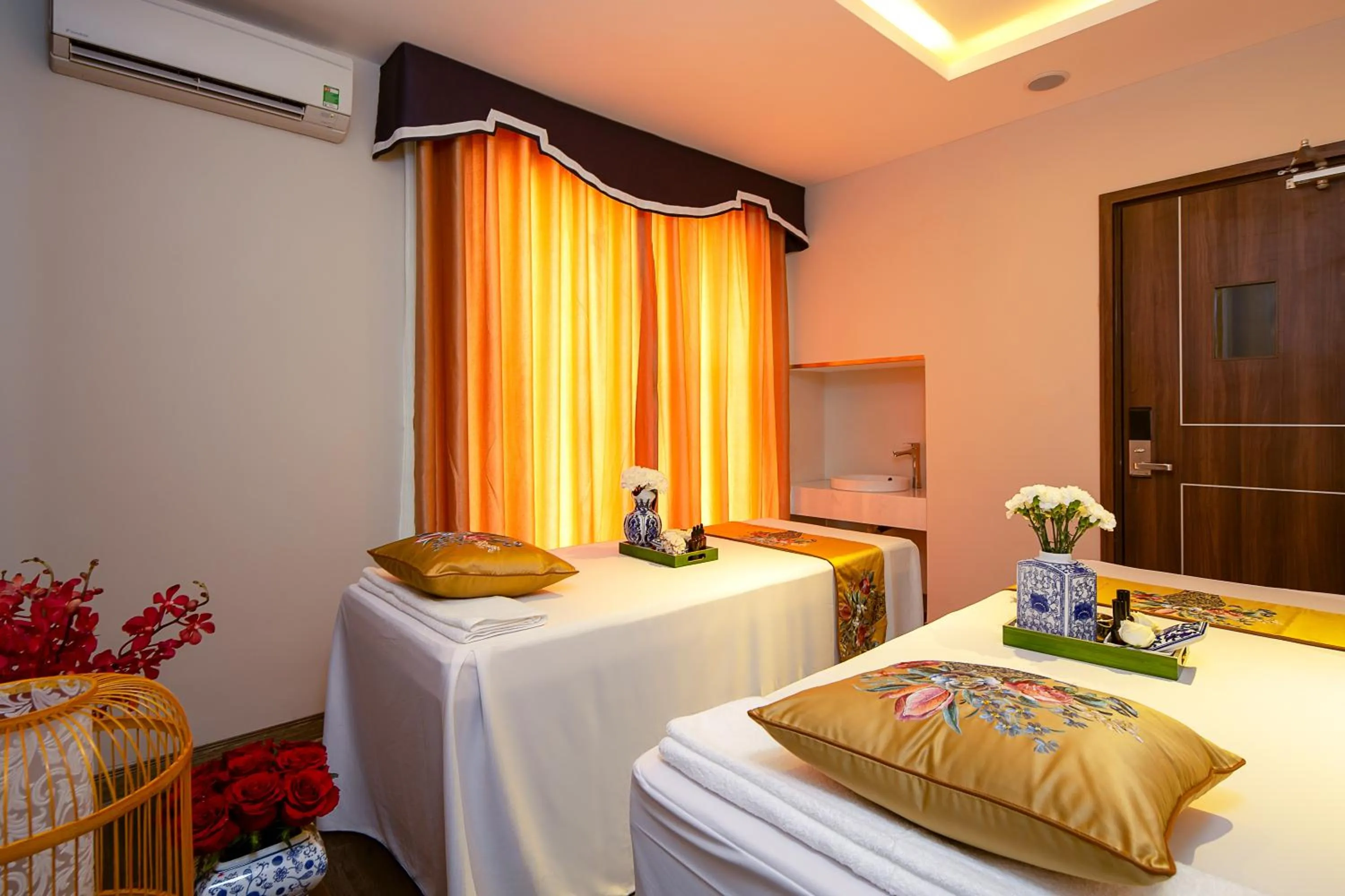 Spa and wellness centre/facilities, Bed in TGT BEACH HOTEL