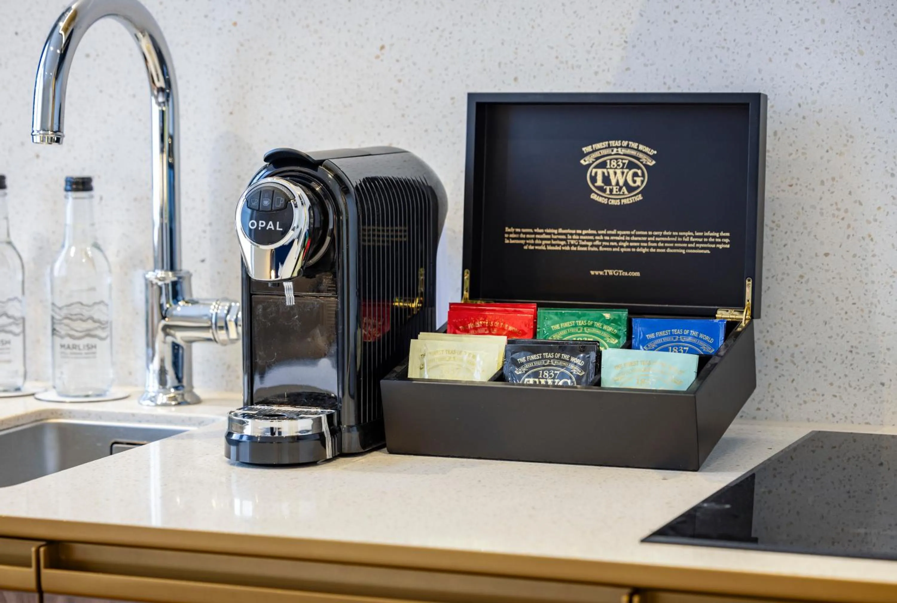 Coffee/tea facilities in Dao by Dorsett North London