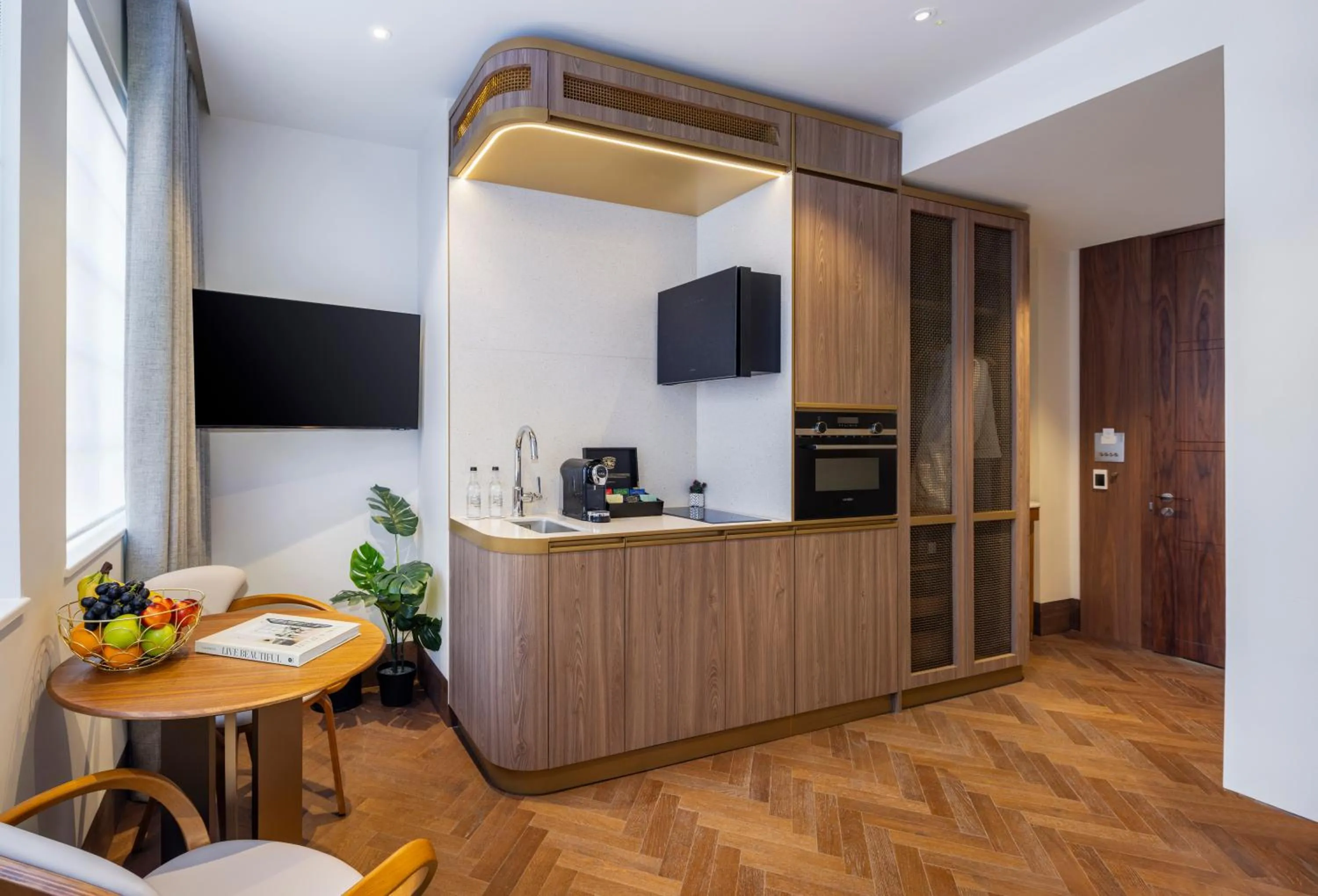 Coffee/tea facilities in Dao by Dorsett North London