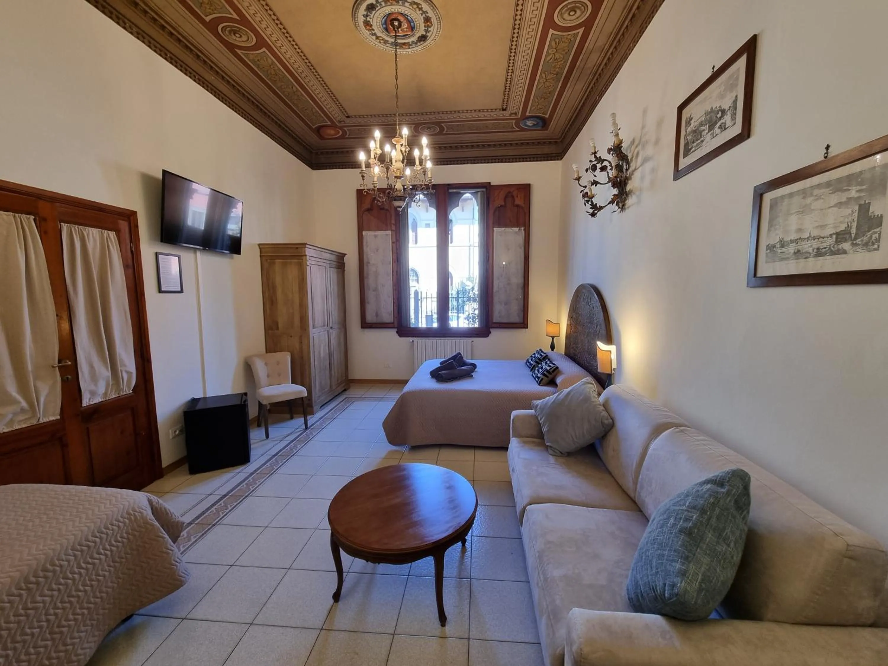 Photo of the whole room in B&B Firenze 400