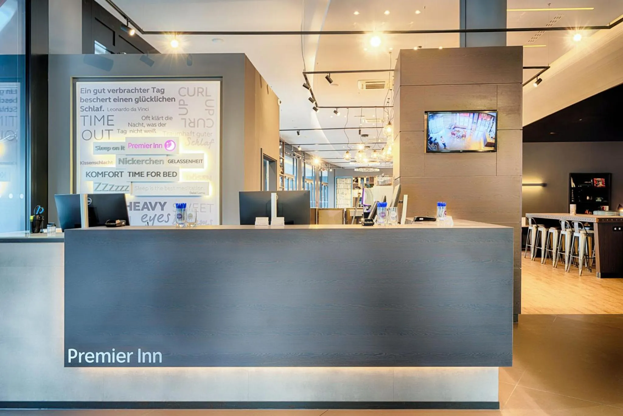 Lobby or reception in Mercure Hotel Heilbronn