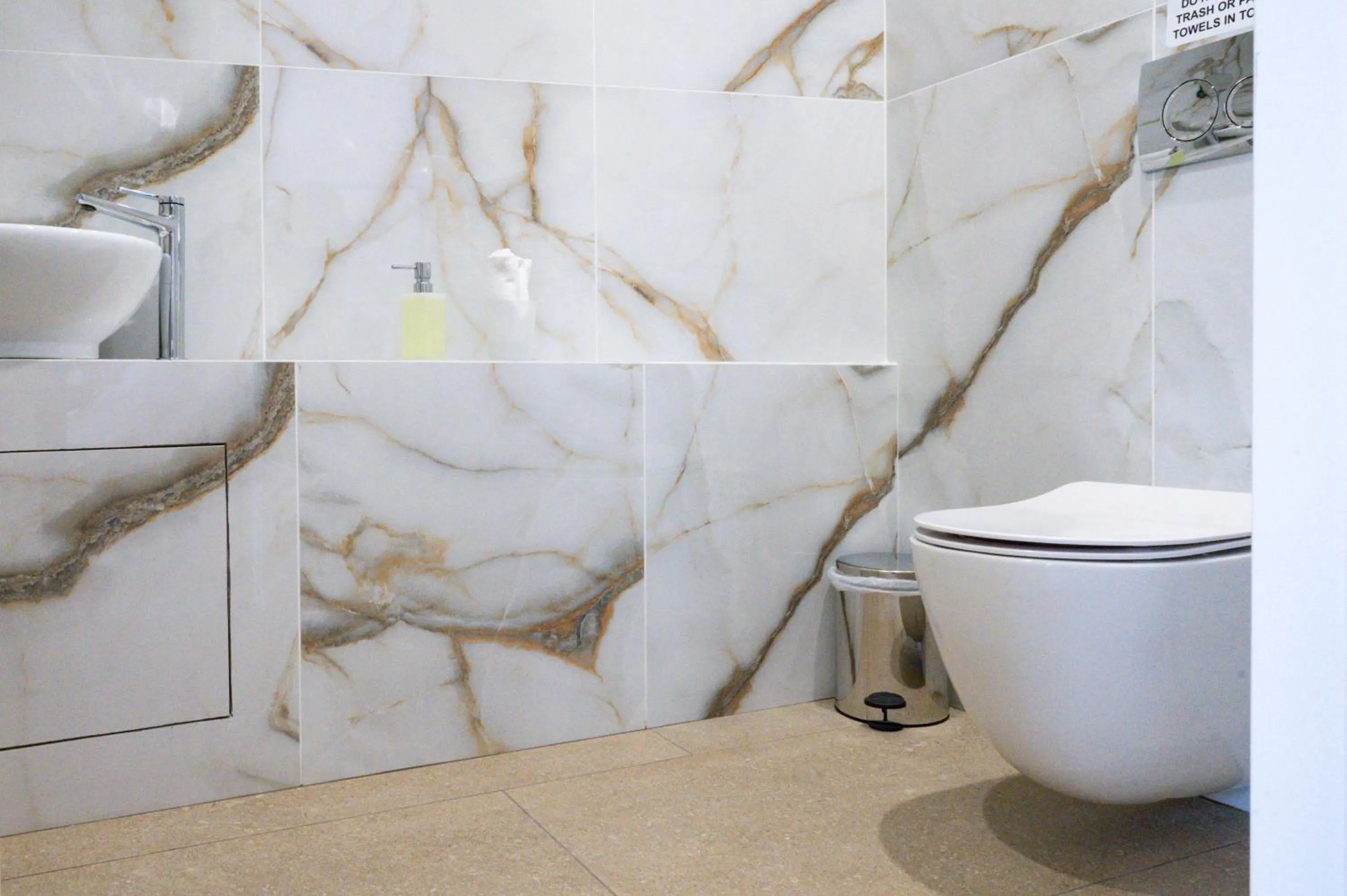 Toilet in Hestia - Kolokotroni 23