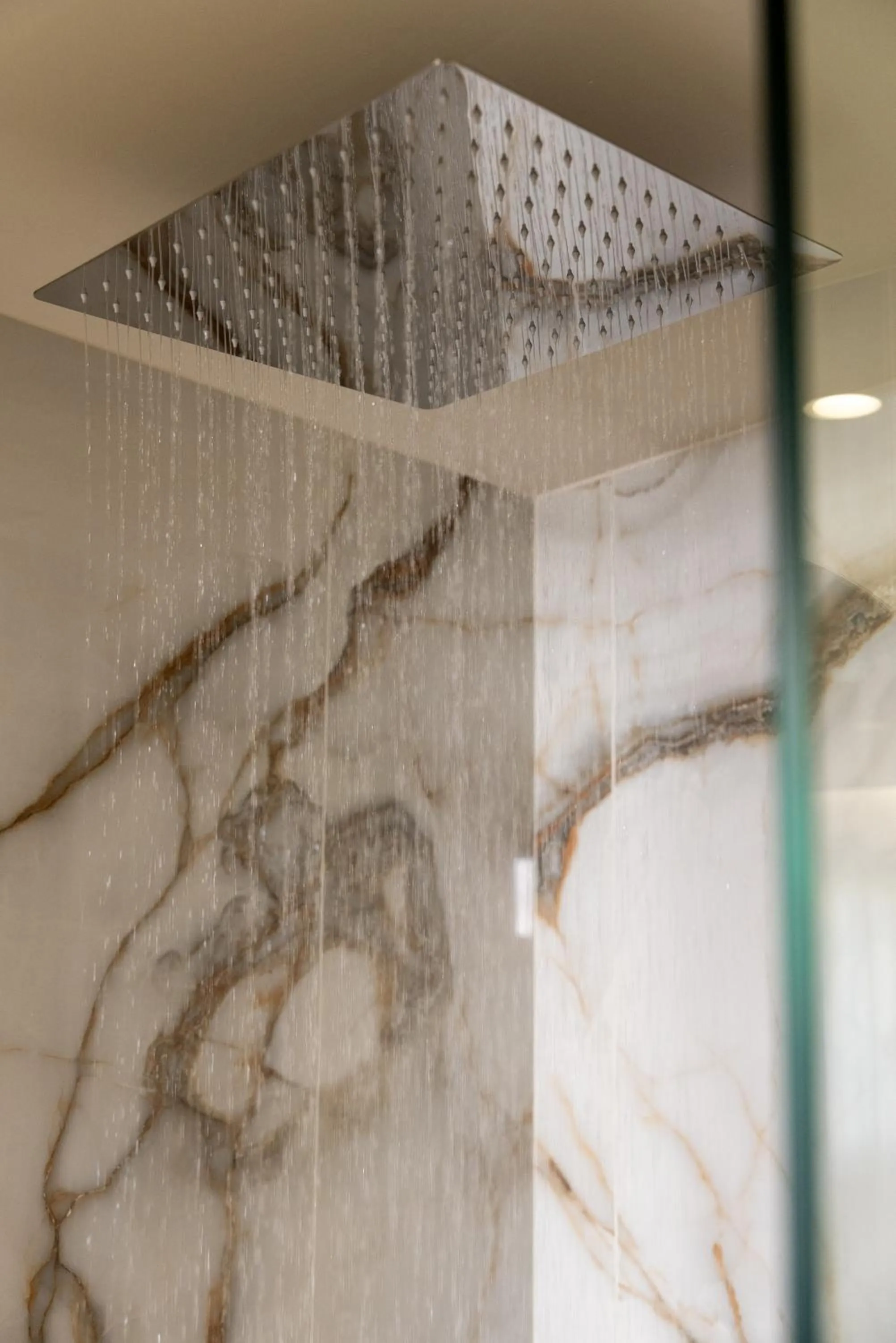 Shower in Hestia - Kolokotroni 23