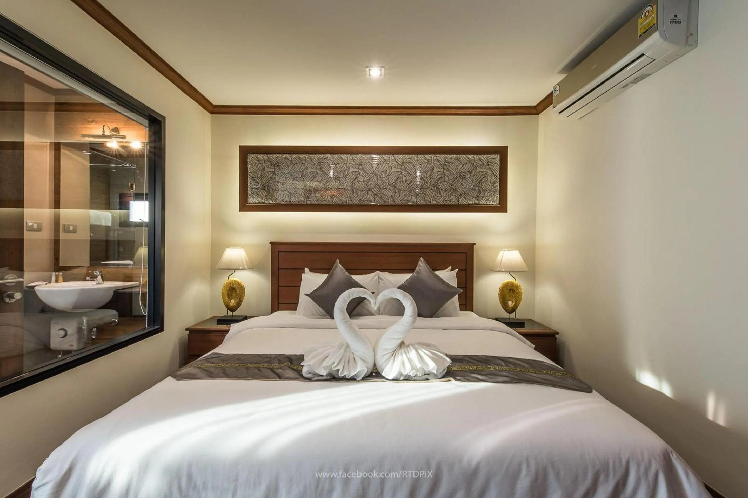 Bed in Lanna Tree Boutique Hotel