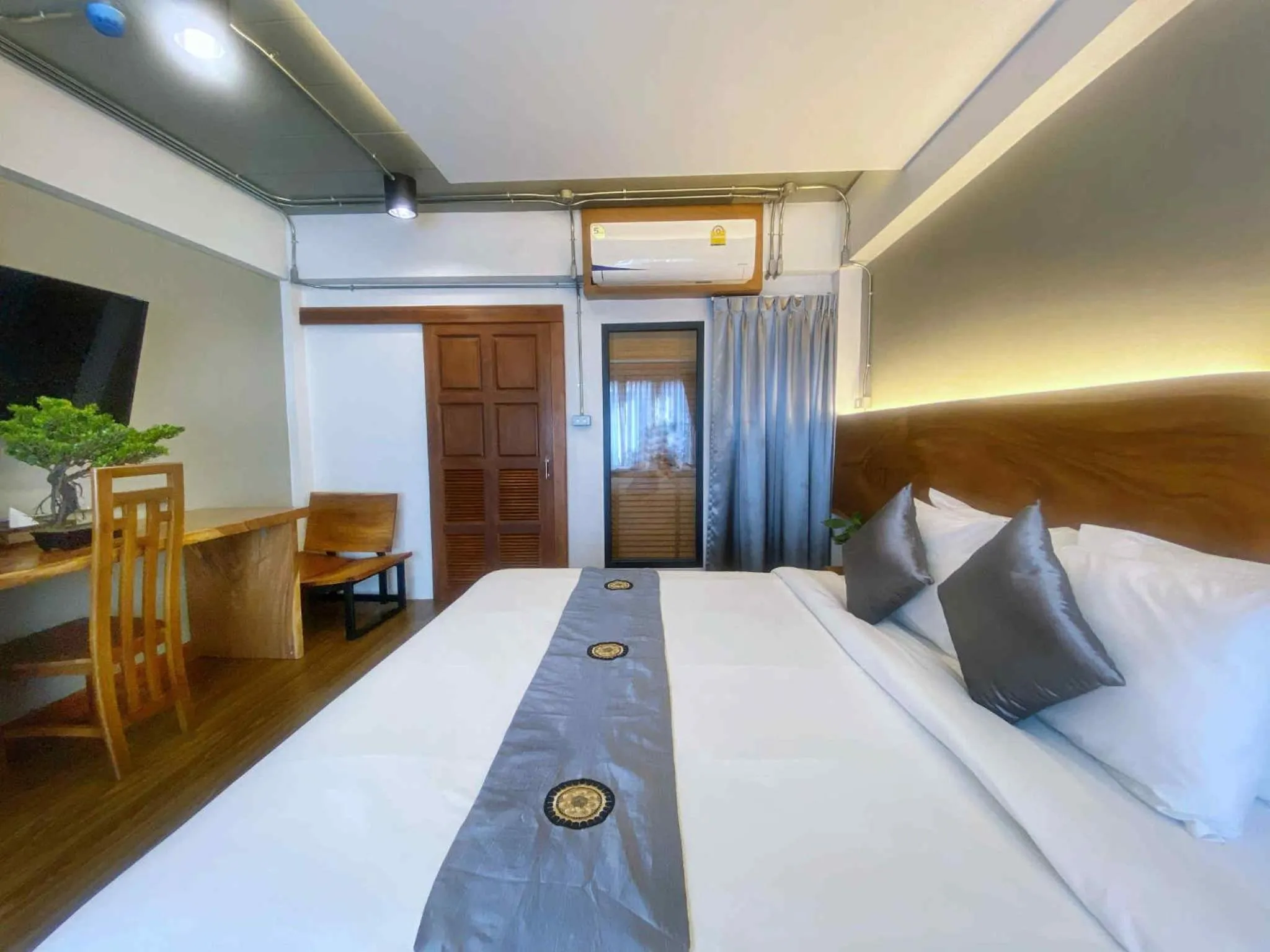 Bed in Lanna Tree Boutique Hotel