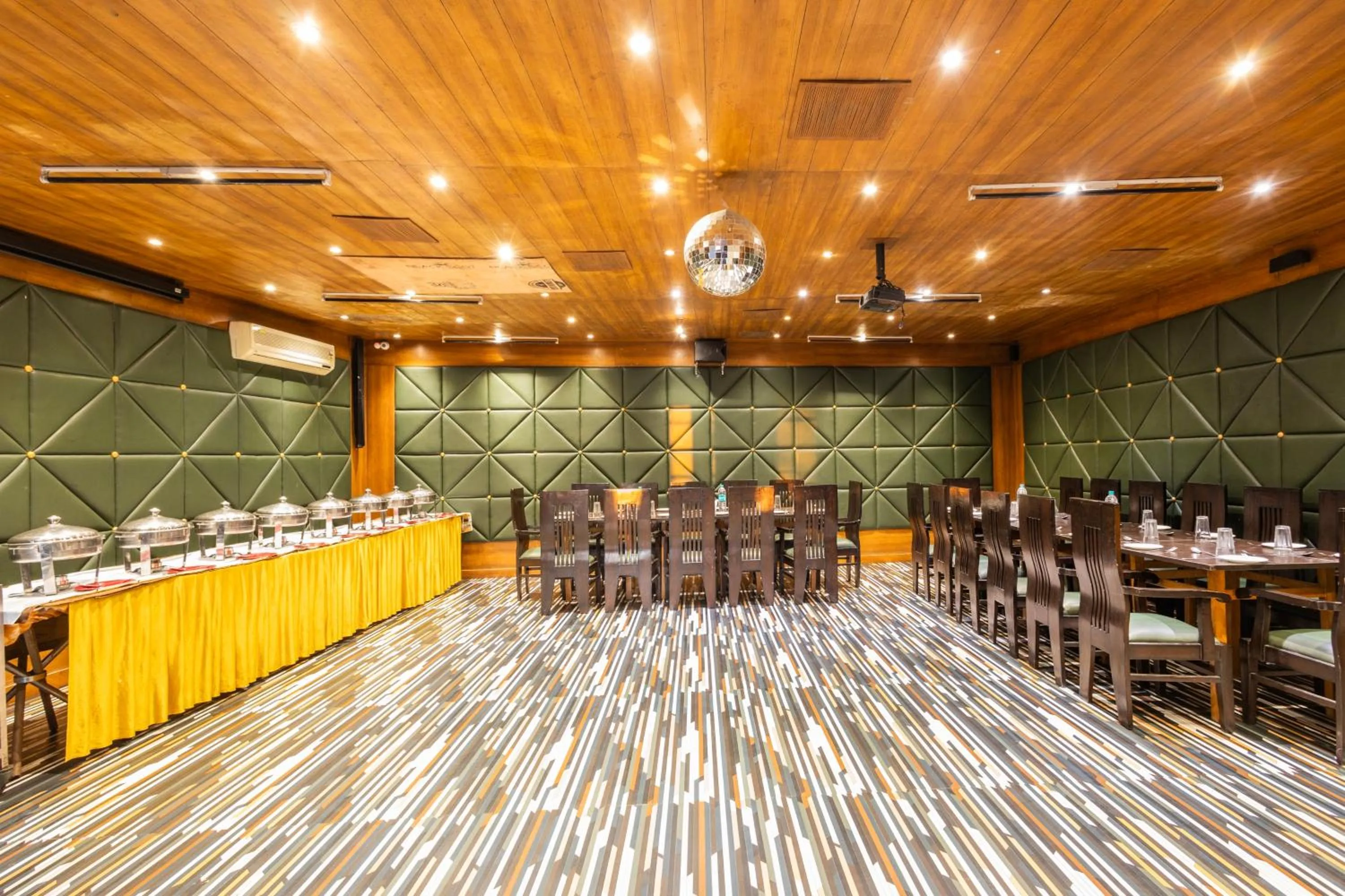 Restaurant/places to eat in Treebo Premium Torrentium - A Heritage Hotel