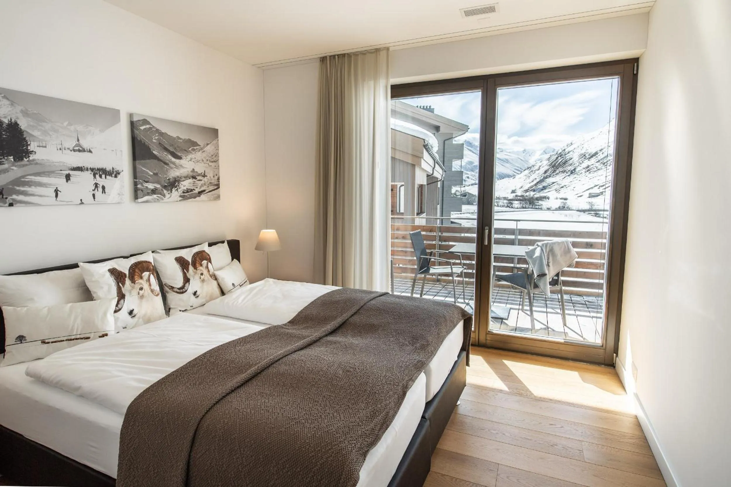Bedroom, Bed in Andermatt Alpine Apartments
